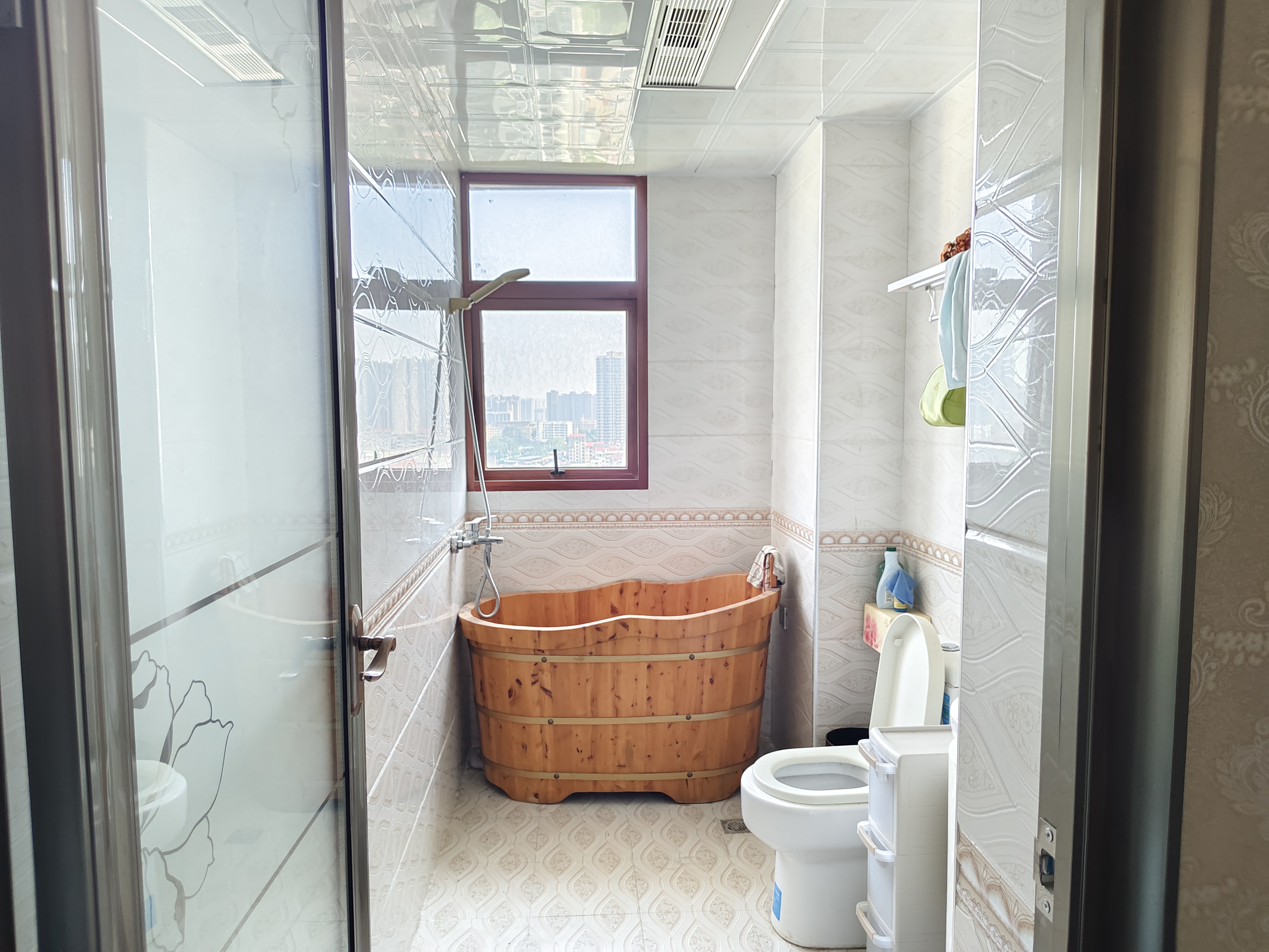 鹏泰路桥大厦 3室2厅2卫 75.0万 鹏泰路桥大厦 3室2厅2卫 75.0万客厅