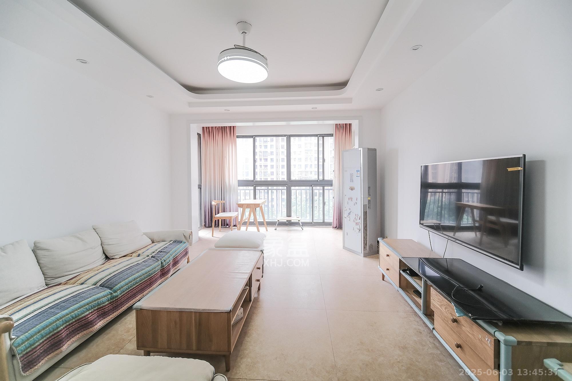 三一街区  3室2厅1卫   82.50万