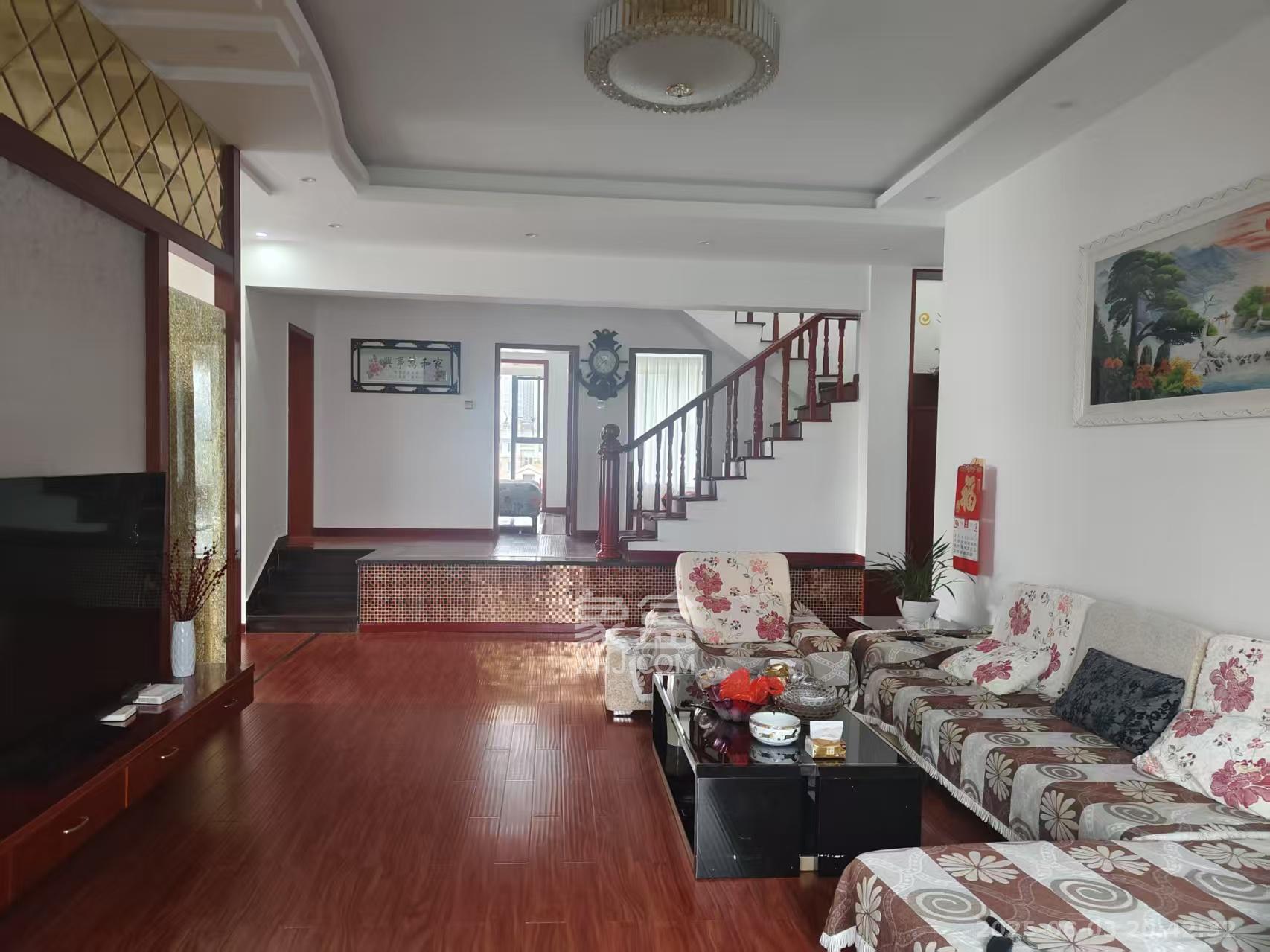 金侨世纪苑 5室2厅2卫 138.8万 金侨世纪苑 5室2厅2卫 138.8万小区图