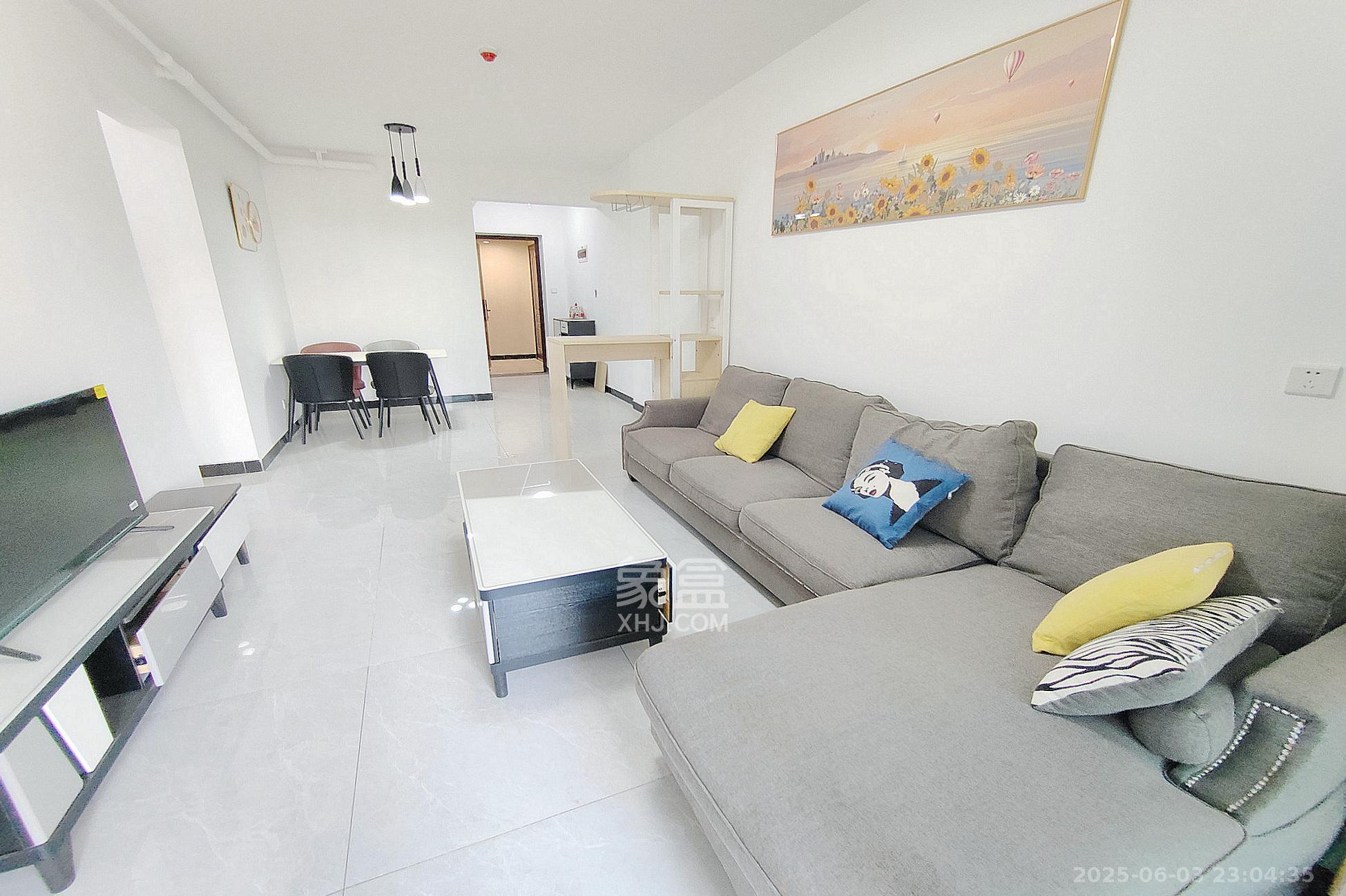 阳光城尚东湾愉景苑 3室2厅1卫 73.0万 阳光城尚东湾愉景苑 3室2厅1卫 73.0万客厅