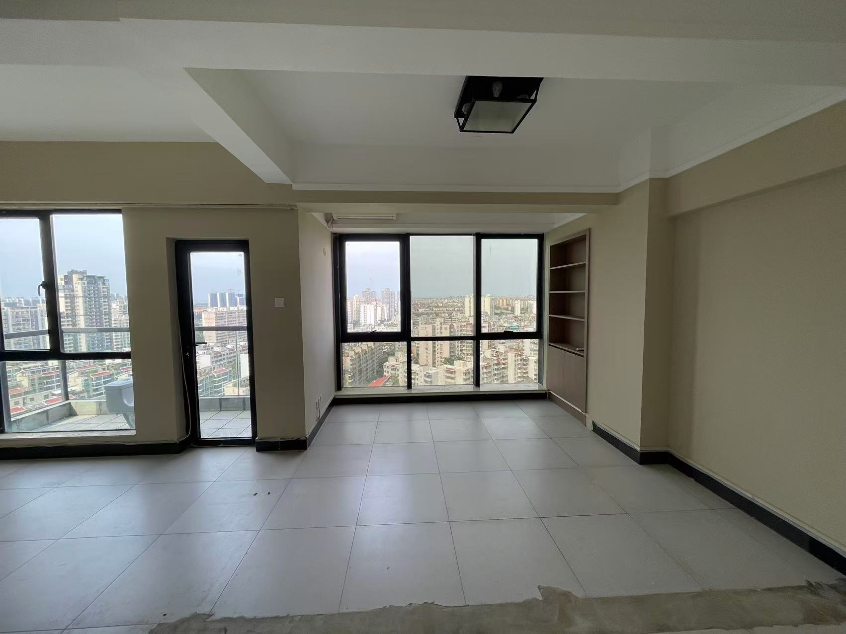 蓝海银座 3室2厅3卫 3600.0元/月 蓝海银座 3室2厅3卫 3600.0元/月室内图