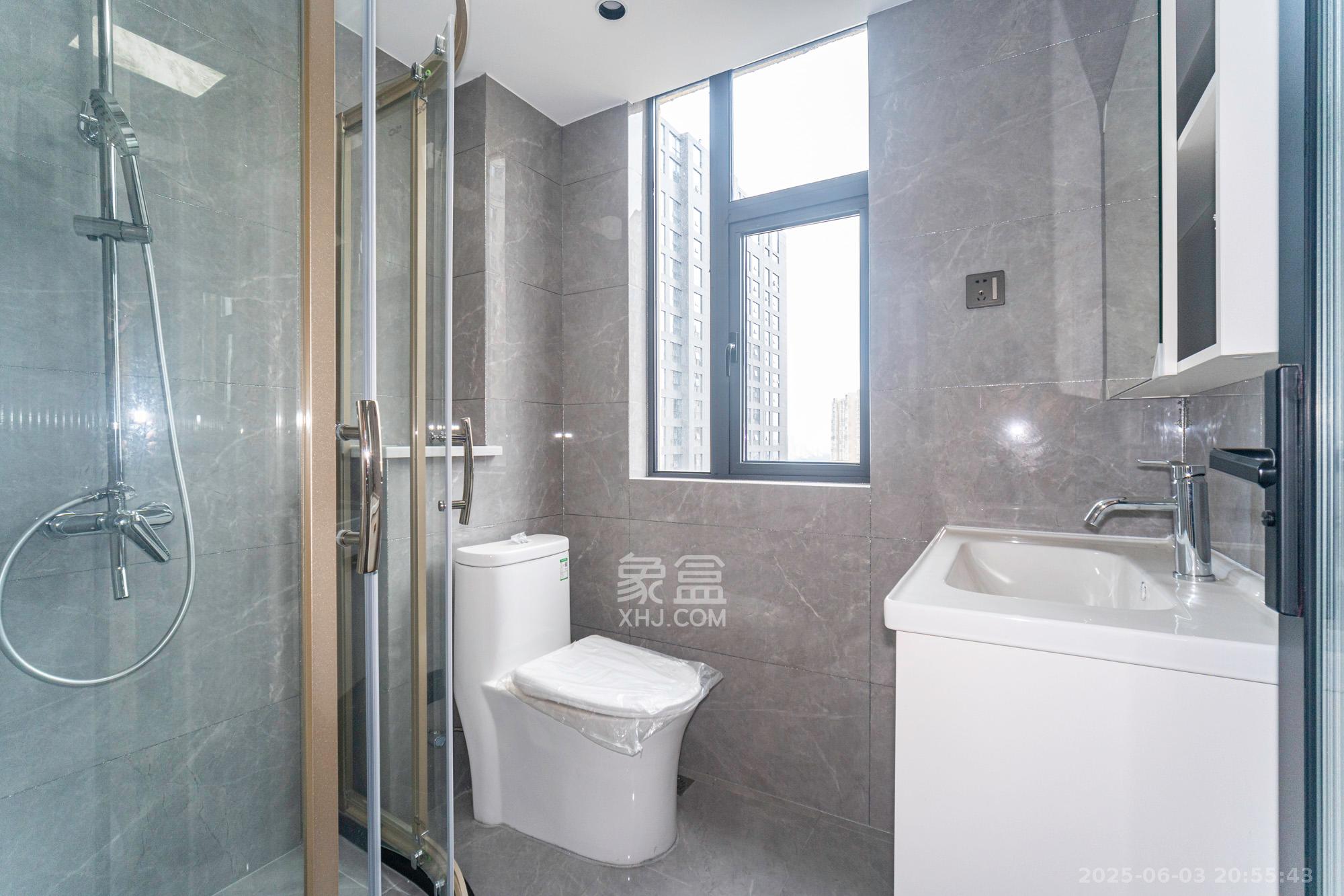 九玺铭城（九玺华府）  4室2厅2卫    112.0万卫生间