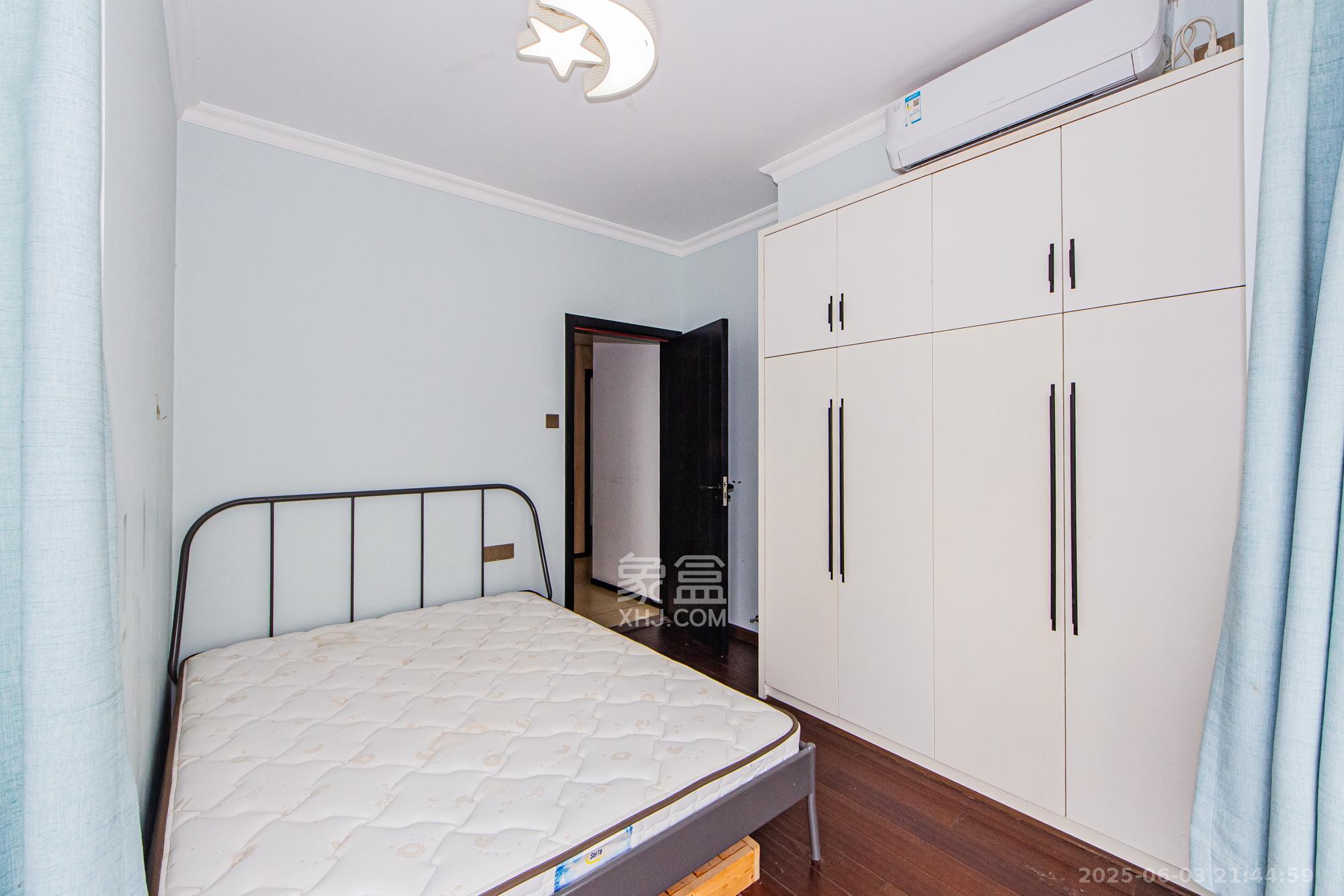 北辰三角洲D3区 4室2厅2卫 199.0万 北辰三角洲D3区 4室2厅2卫 199.0万卧室