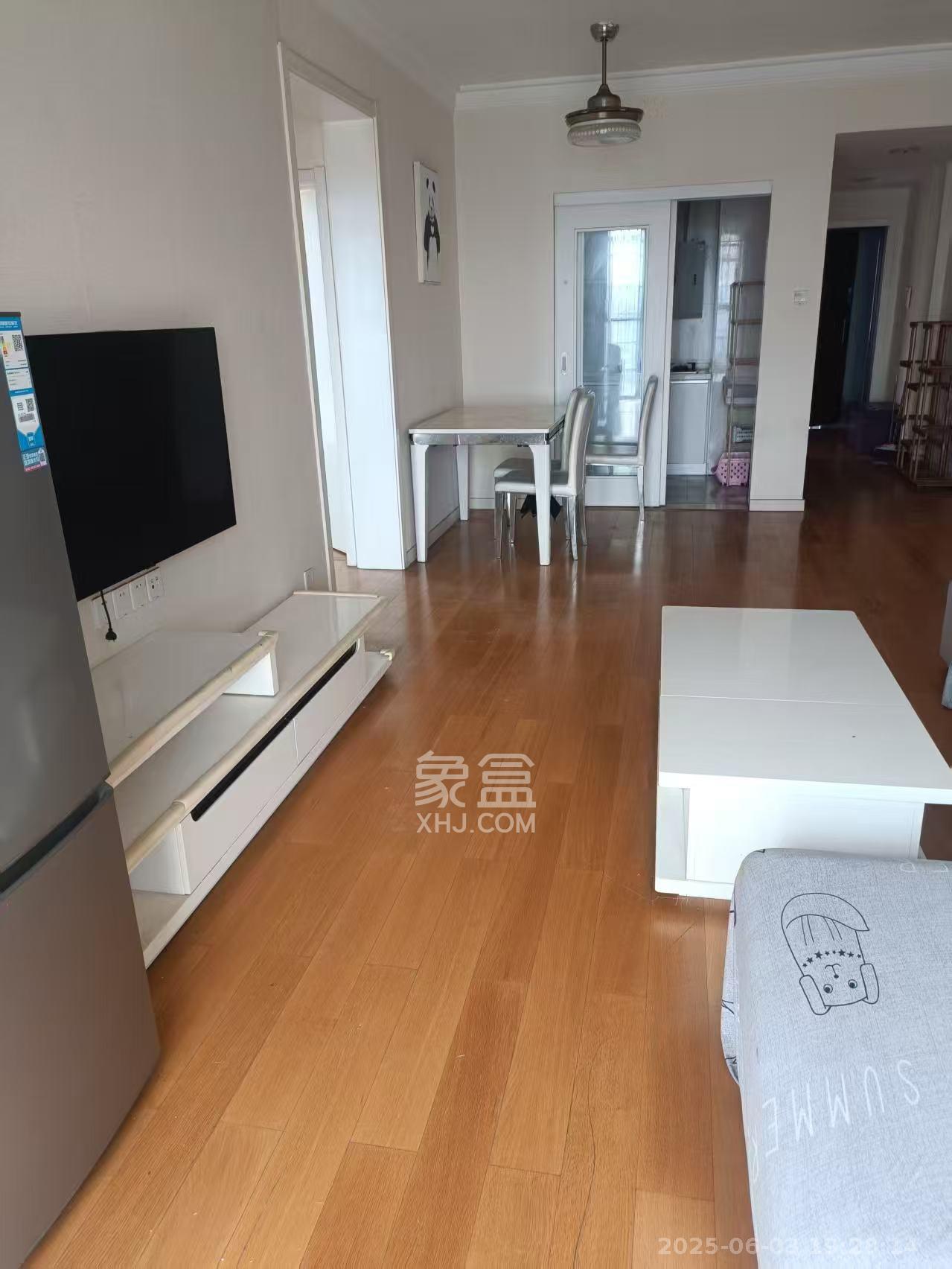 南庭城果 3室2厅1卫 2200.0元/月 南庭城果 3室2厅1卫 2200.0元/月室内图