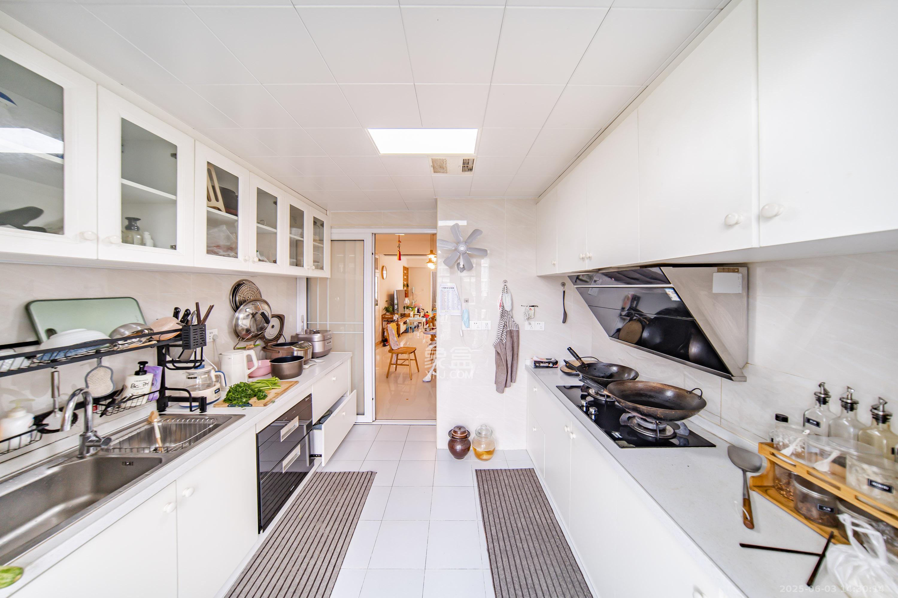 阳光100二期  4室2厅2卫    158.0万 阳光100二期  4室2厅2卫    158.0万厨房