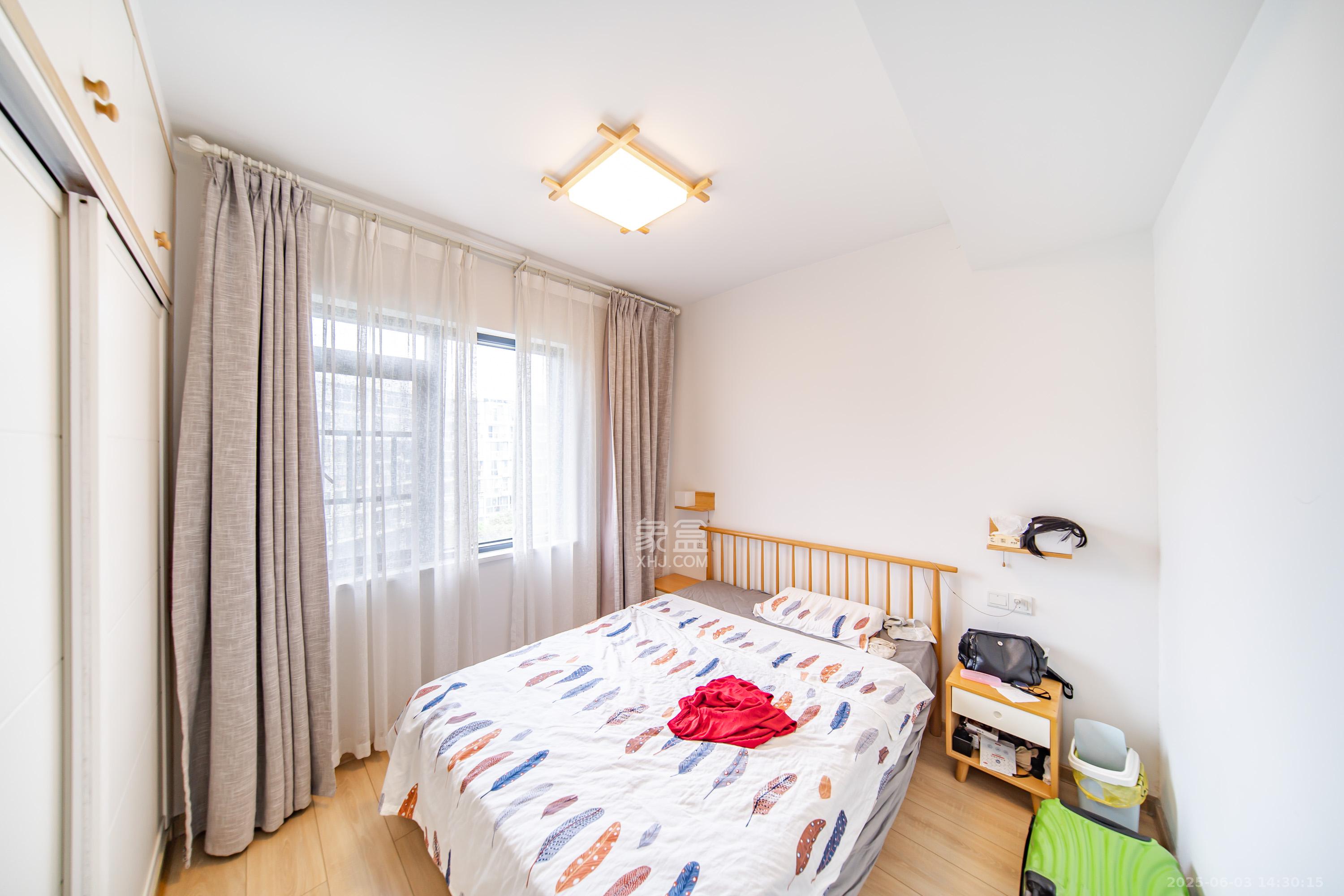 阳光100二期  4室2厅2卫    158.0万 阳光100二期  4室2厅2卫    158.0万卧室