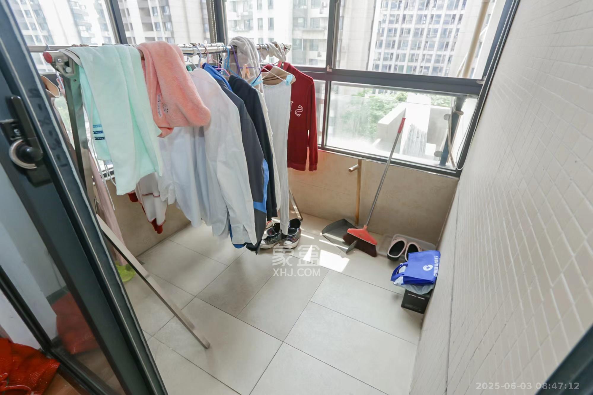 长房时代城  2室1厅1卫   2600.00元/月室内图