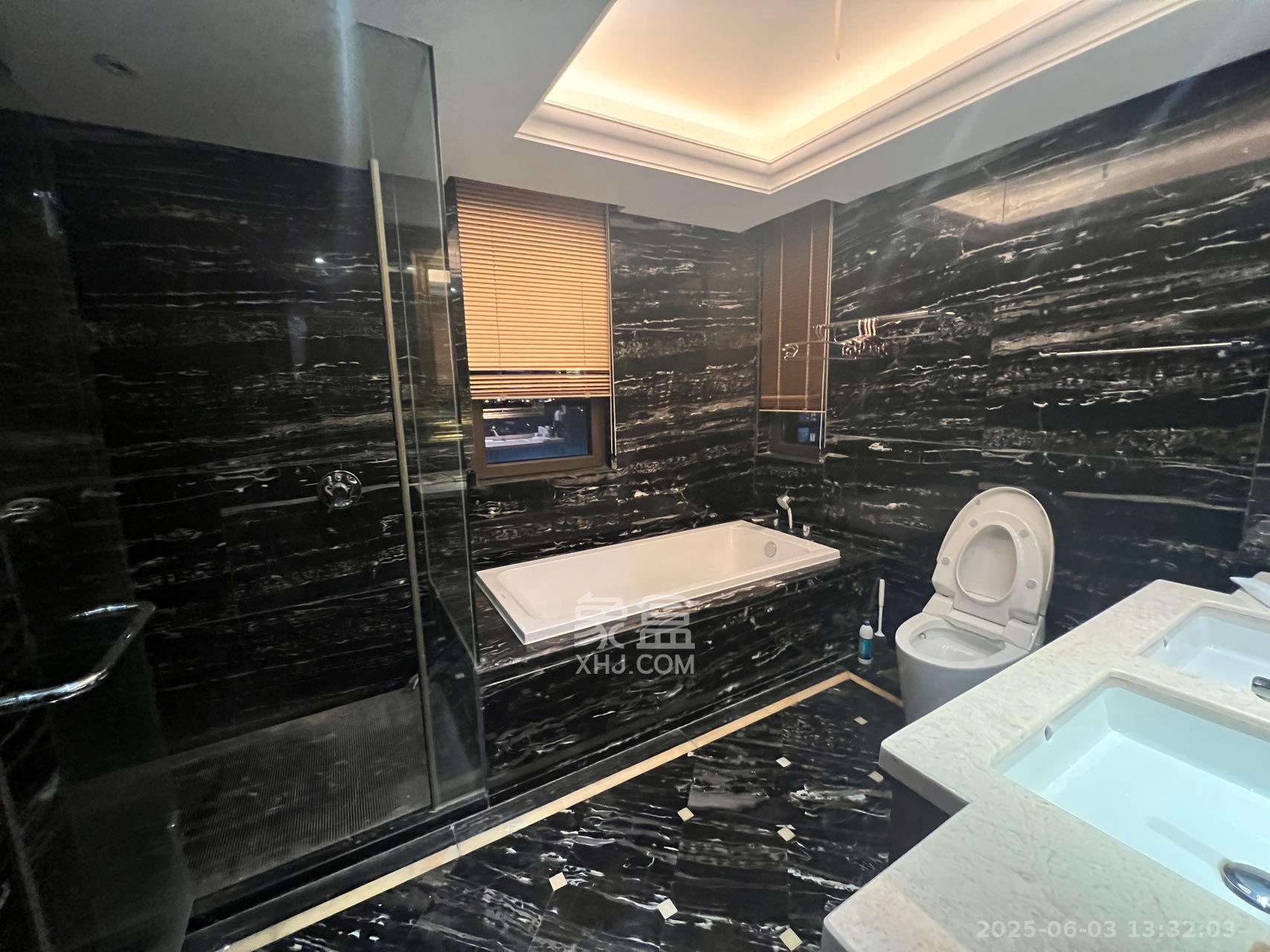 运达中央广场一、二期 3室2厅2卫 11000.0元/月 运达中央广场一、二期 3室2厅2卫 11000.0元/月室内图