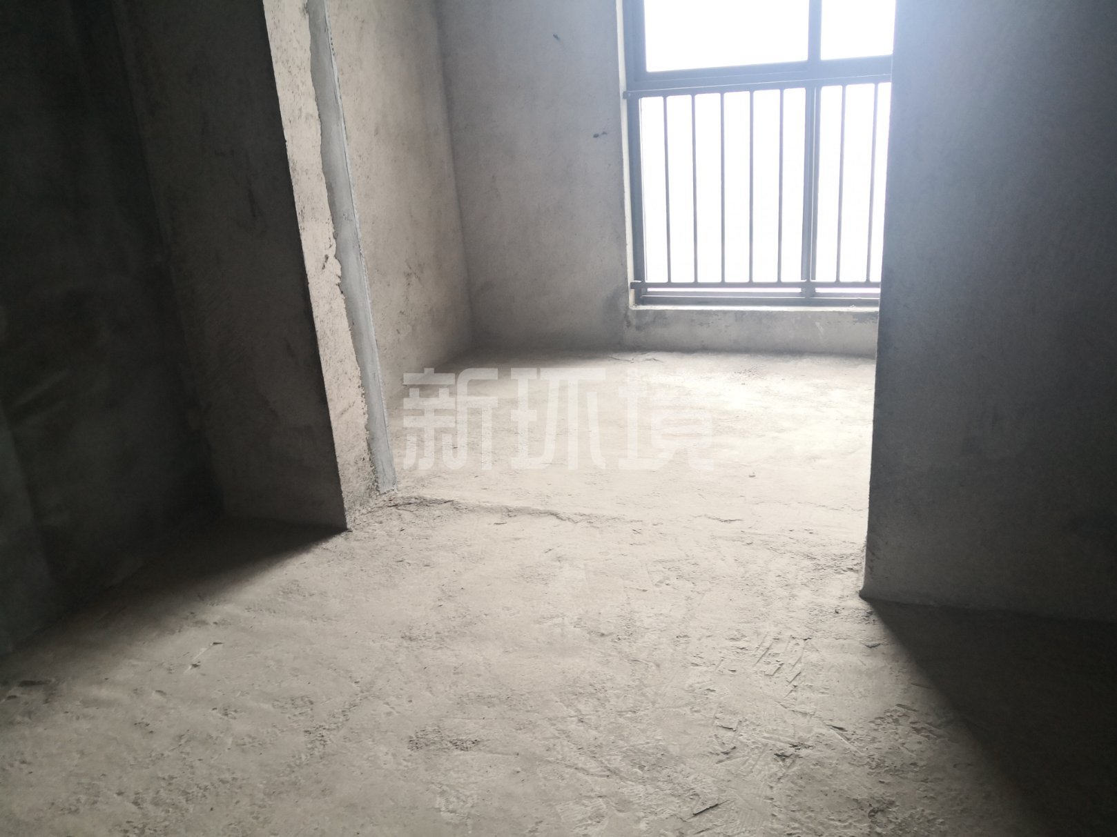 江与城  3室2厅2卫   123.00万客厅