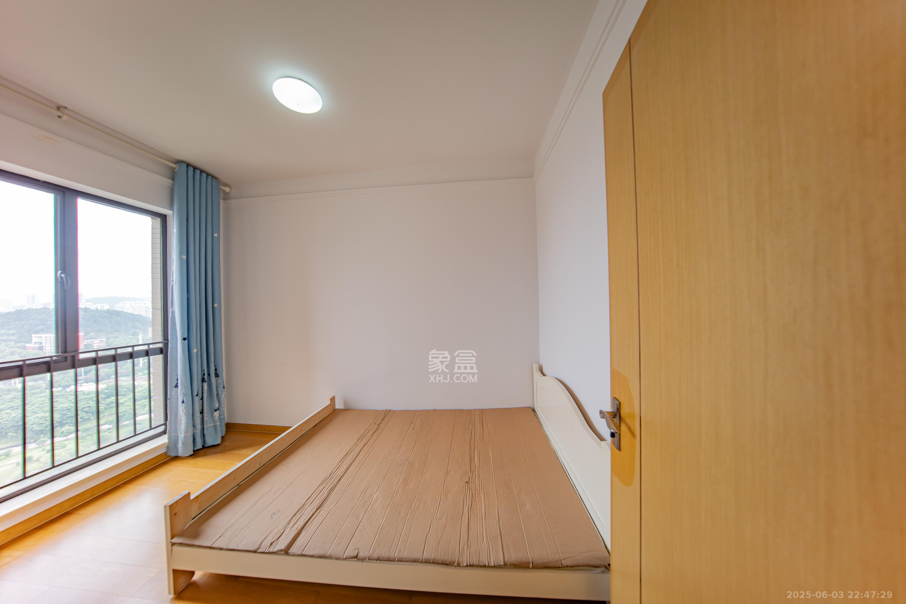 中海国际三期 3室2厅2卫 89.0万 中海国际三期 3室2厅2卫 89.0万卧室