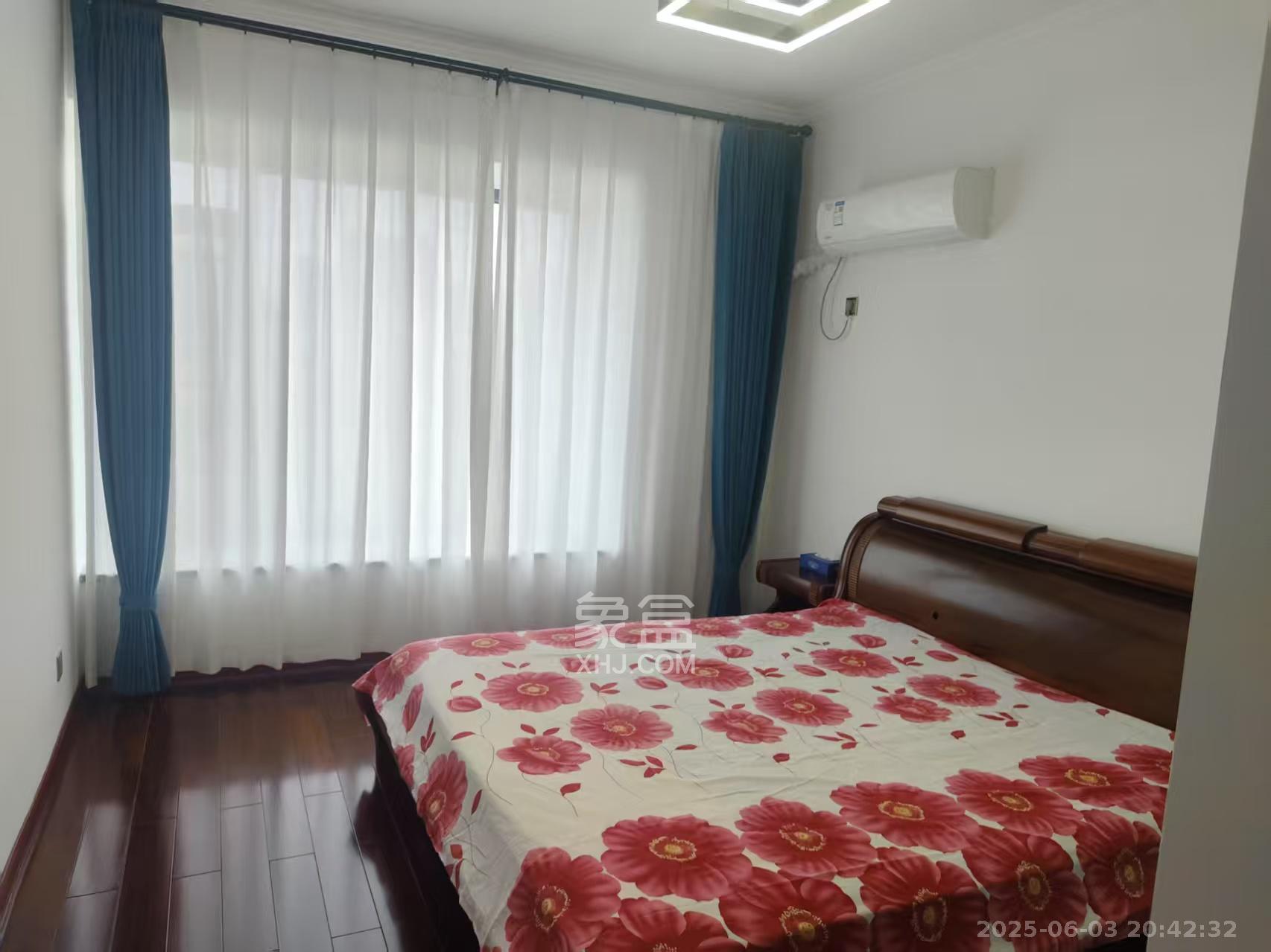 金侨世纪苑 5室2厅2卫 138.8万 金侨世纪苑 5室2厅2卫 138.8万小区图