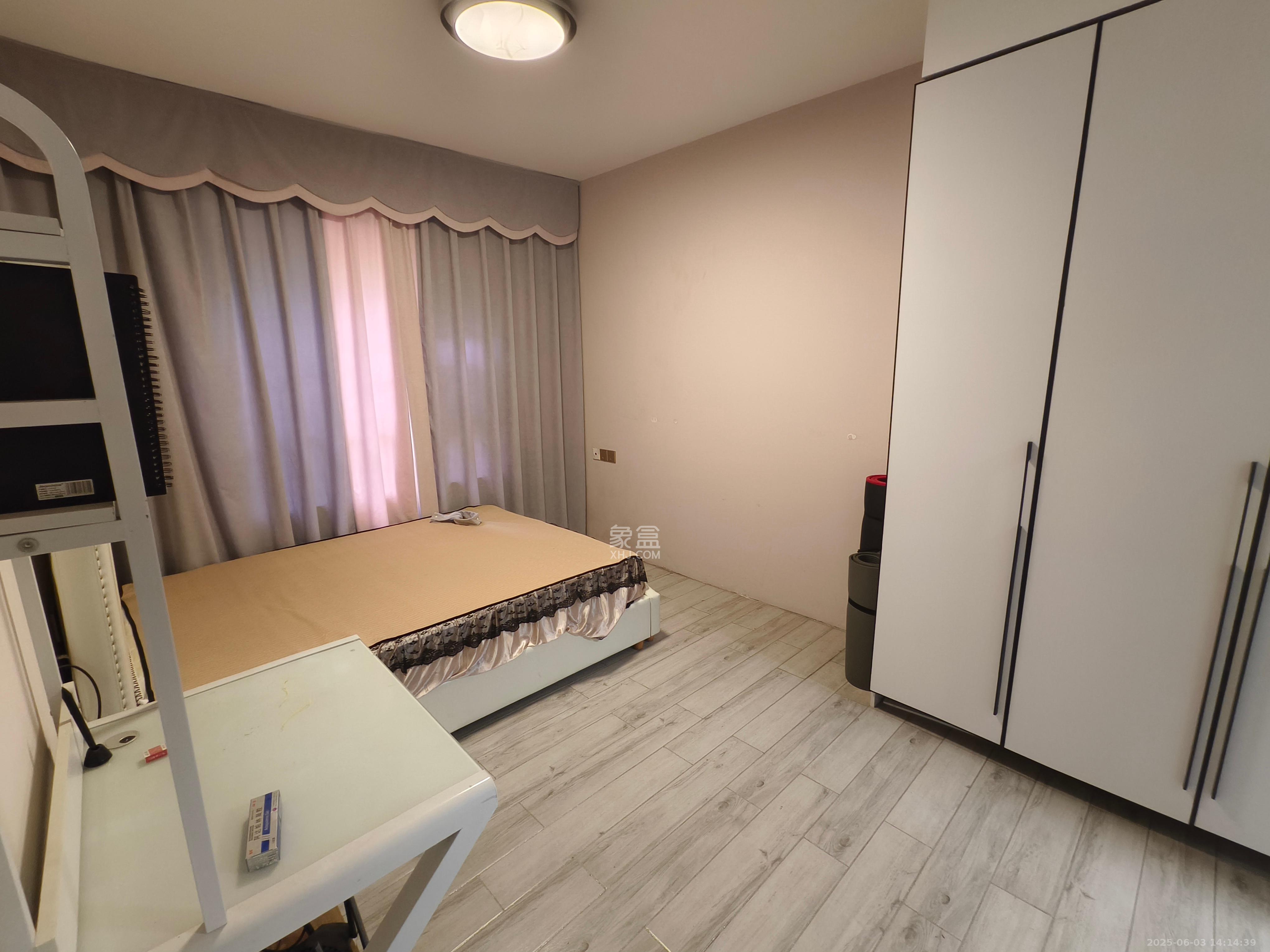 卓越浅水湾  3室2厅1卫    3200.0元/月室内图