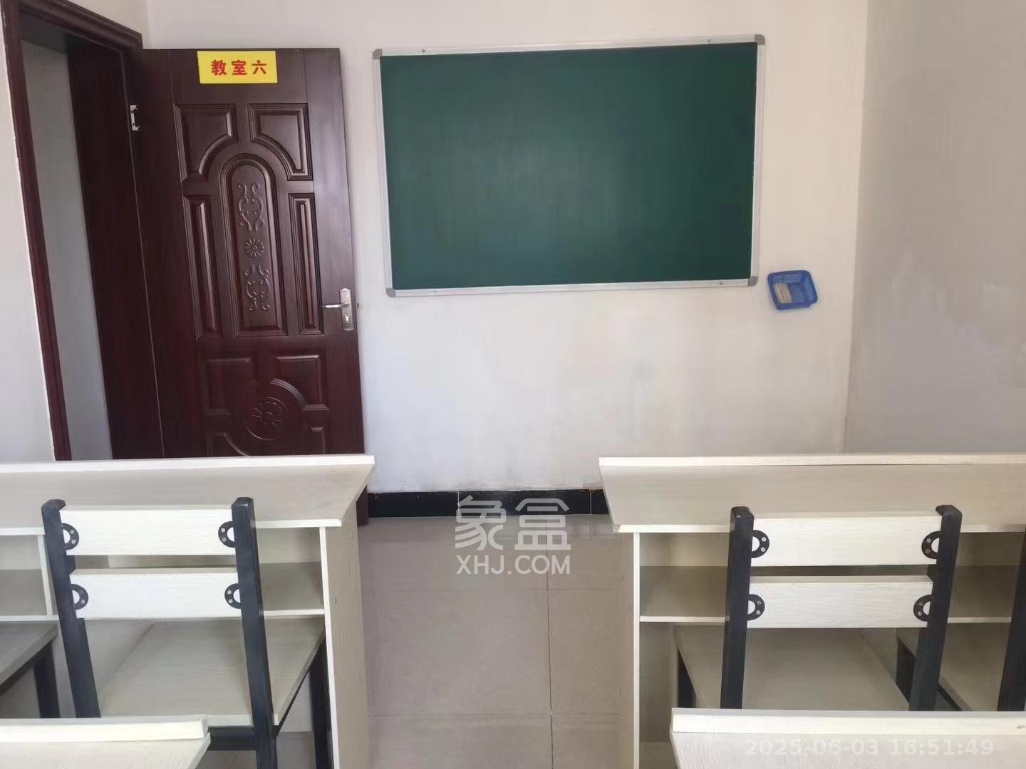 天城湖光山色 4室2厅2卫 3400.0元/月 天城湖光山色 4室2厅2卫 3400.0元/月室内图