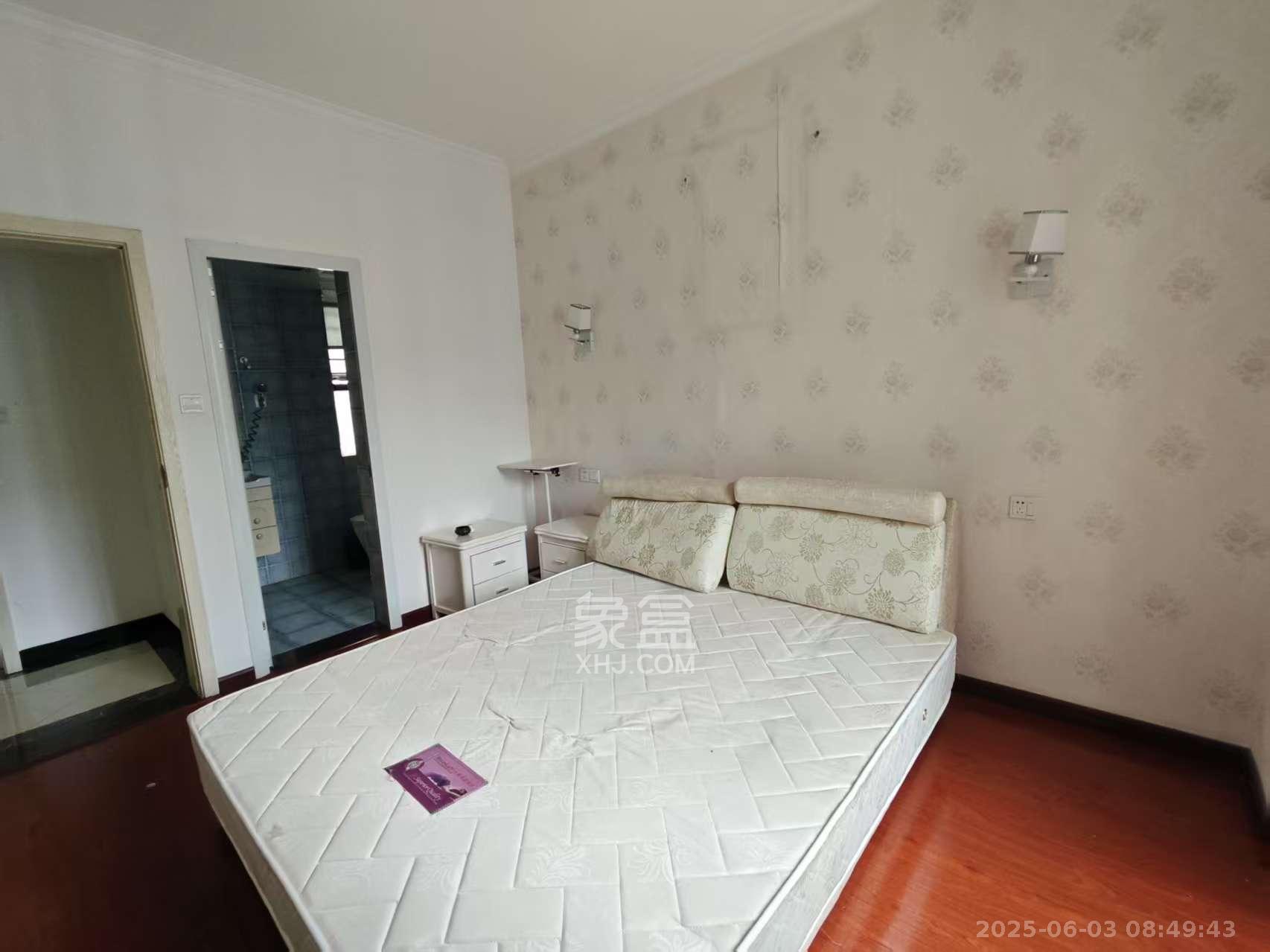 滨江一号(丰泰花园) 3室2厅1卫 2500.0元/月 滨江一号(丰泰花园) 3室2厅1卫 2500.0元/月室内图