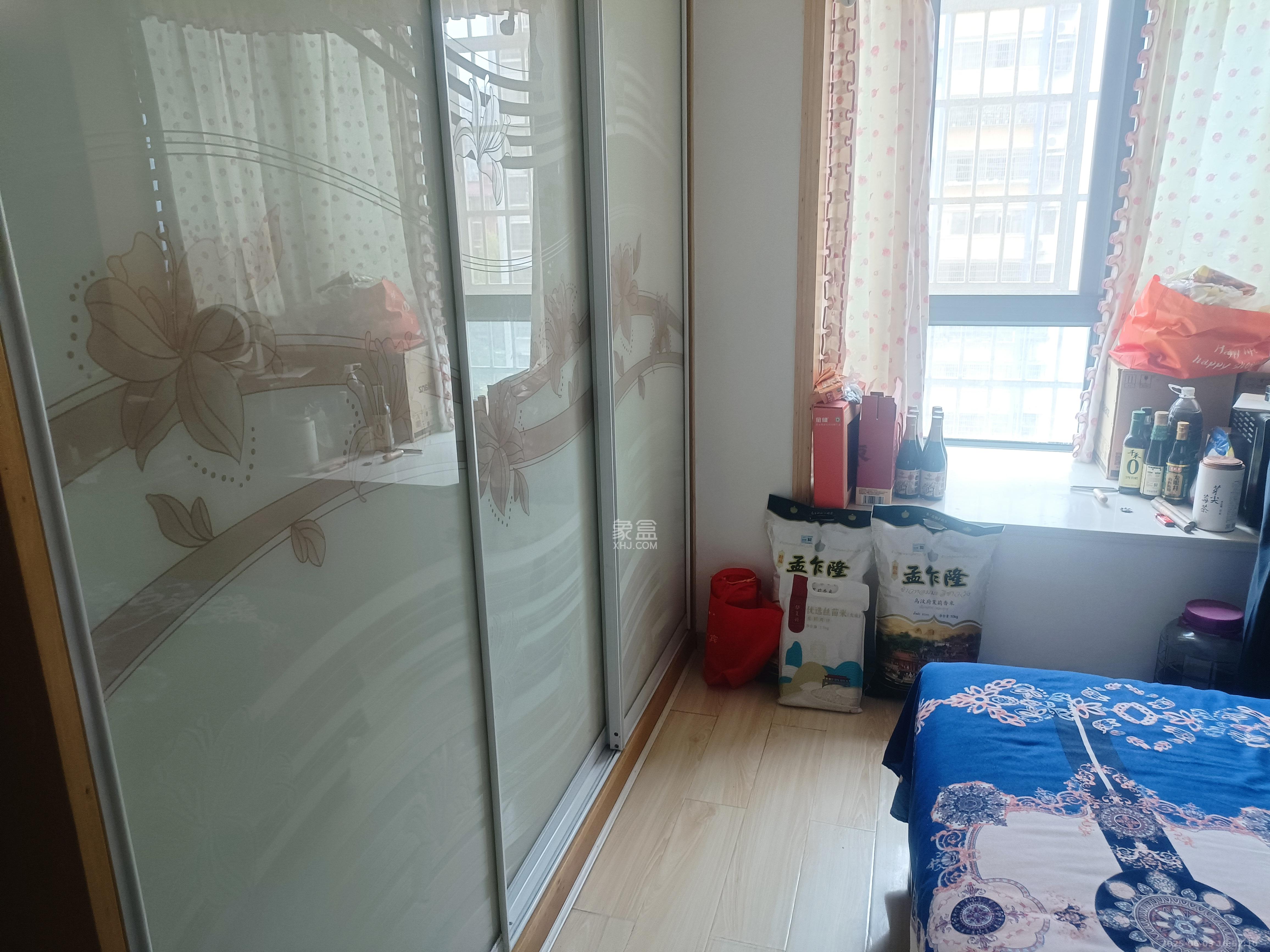 翡翠华庭  2室2厅1卫   2400.00元/月室内图