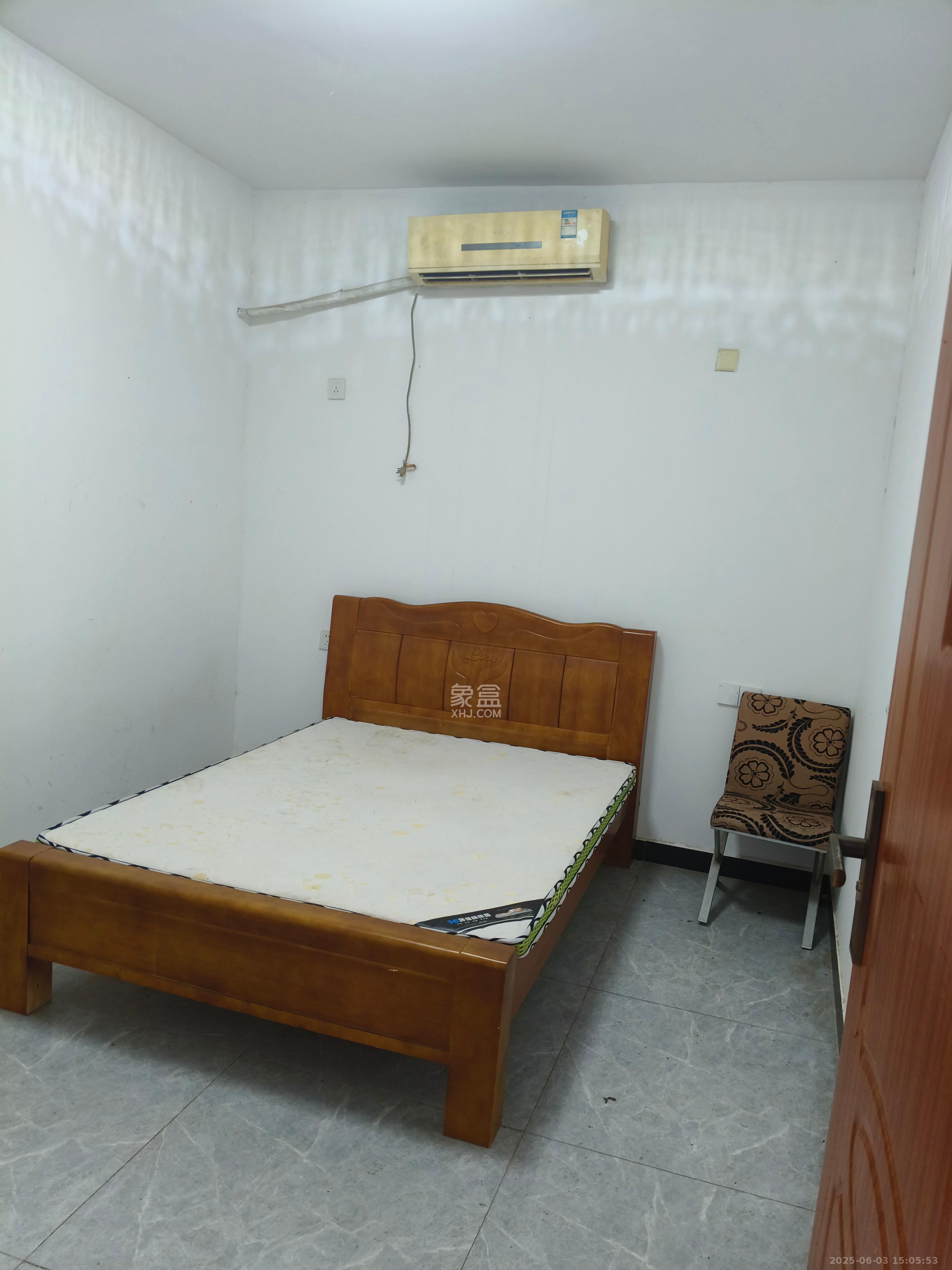 谢家湾安置小区 6室2厅2卫 2200.0元/月 谢家湾安置小区 6室2厅2卫 2200.0元/月室内图