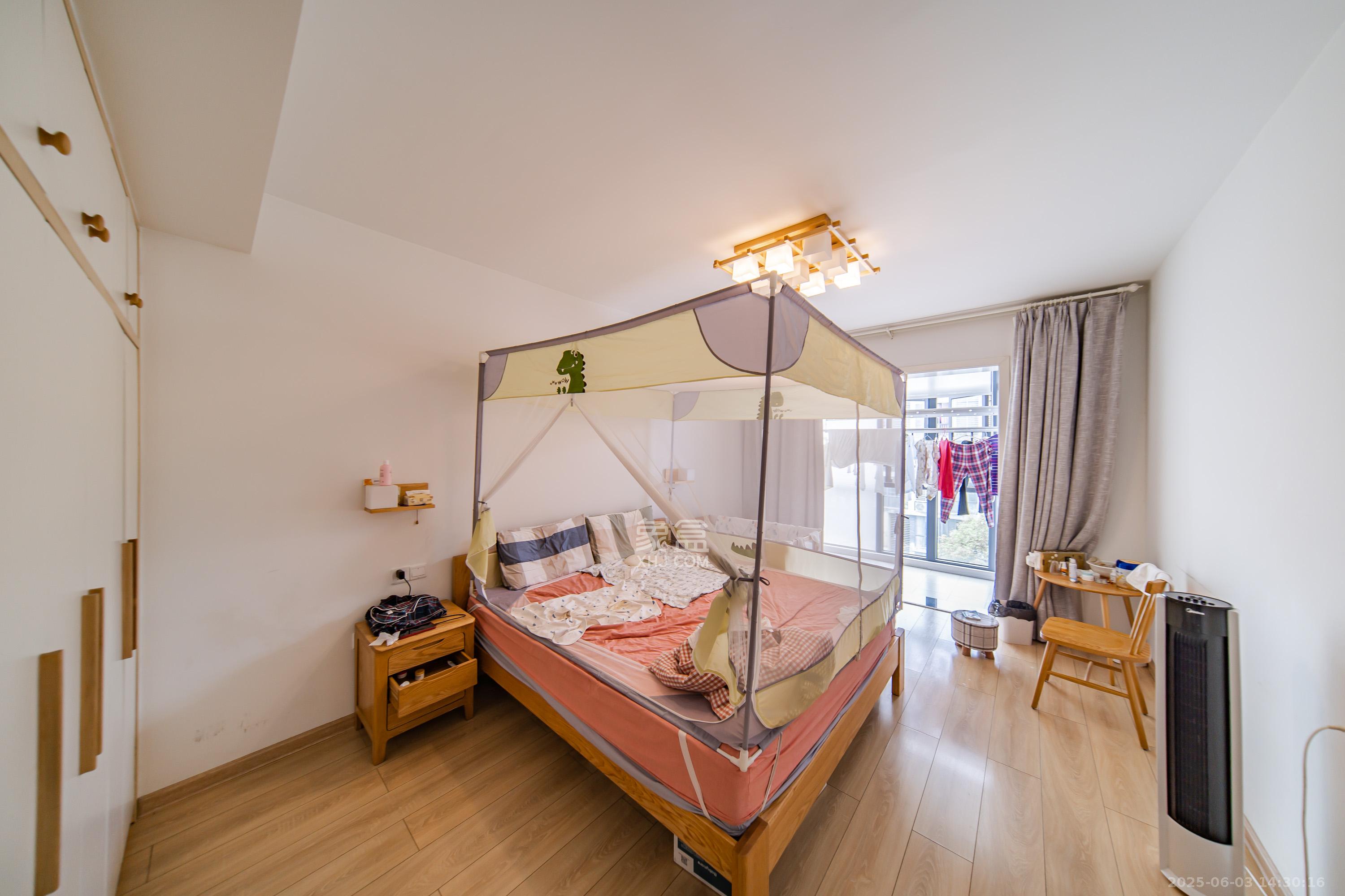 阳光100二期  4室2厅2卫    158.0万 阳光100二期  4室2厅2卫    158.0万卧室