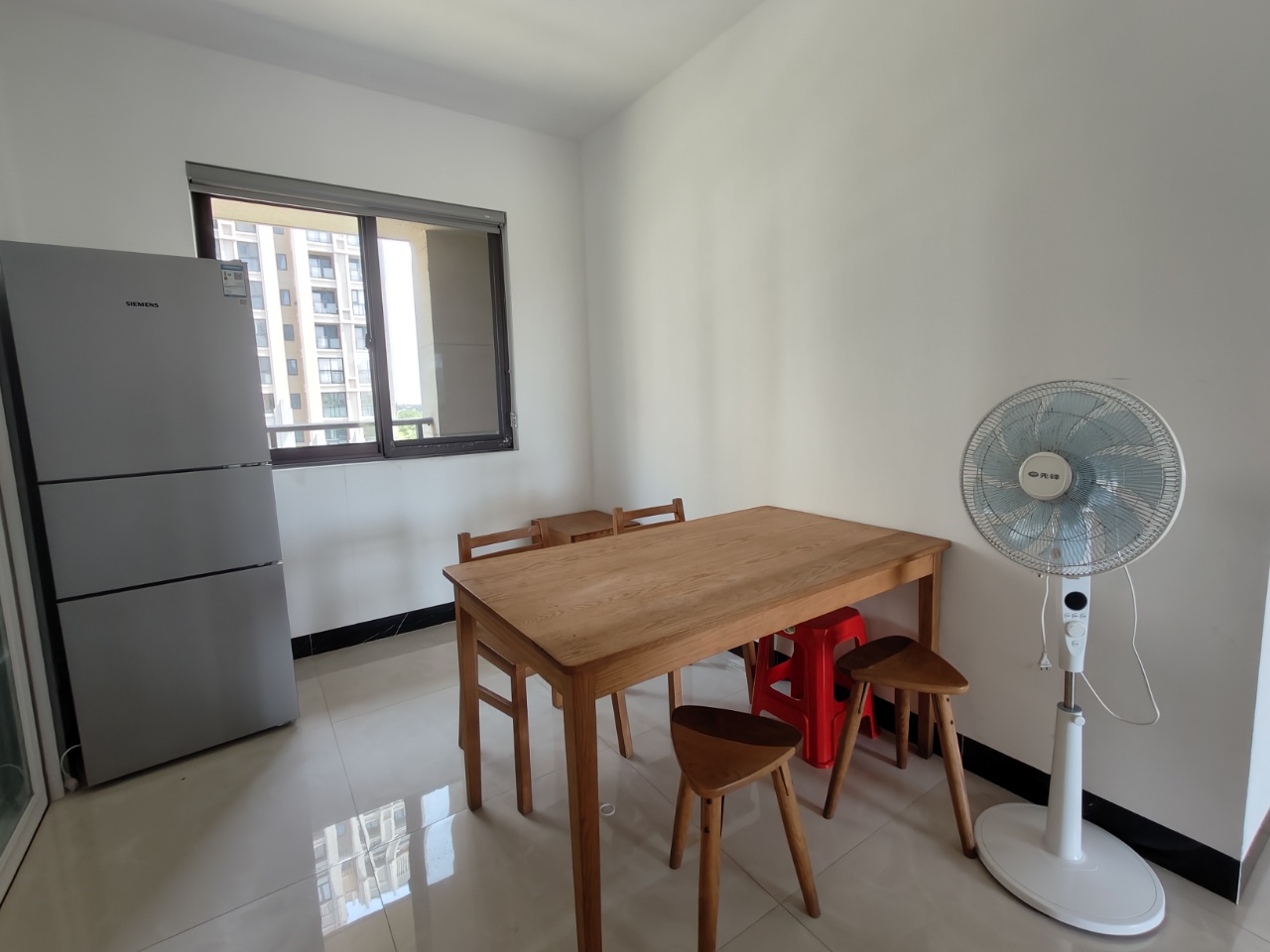 滨海新天地 2室1厅1卫 2600.0元/月 滨海新天地 2室1厅1卫 2600.0元/月室内图