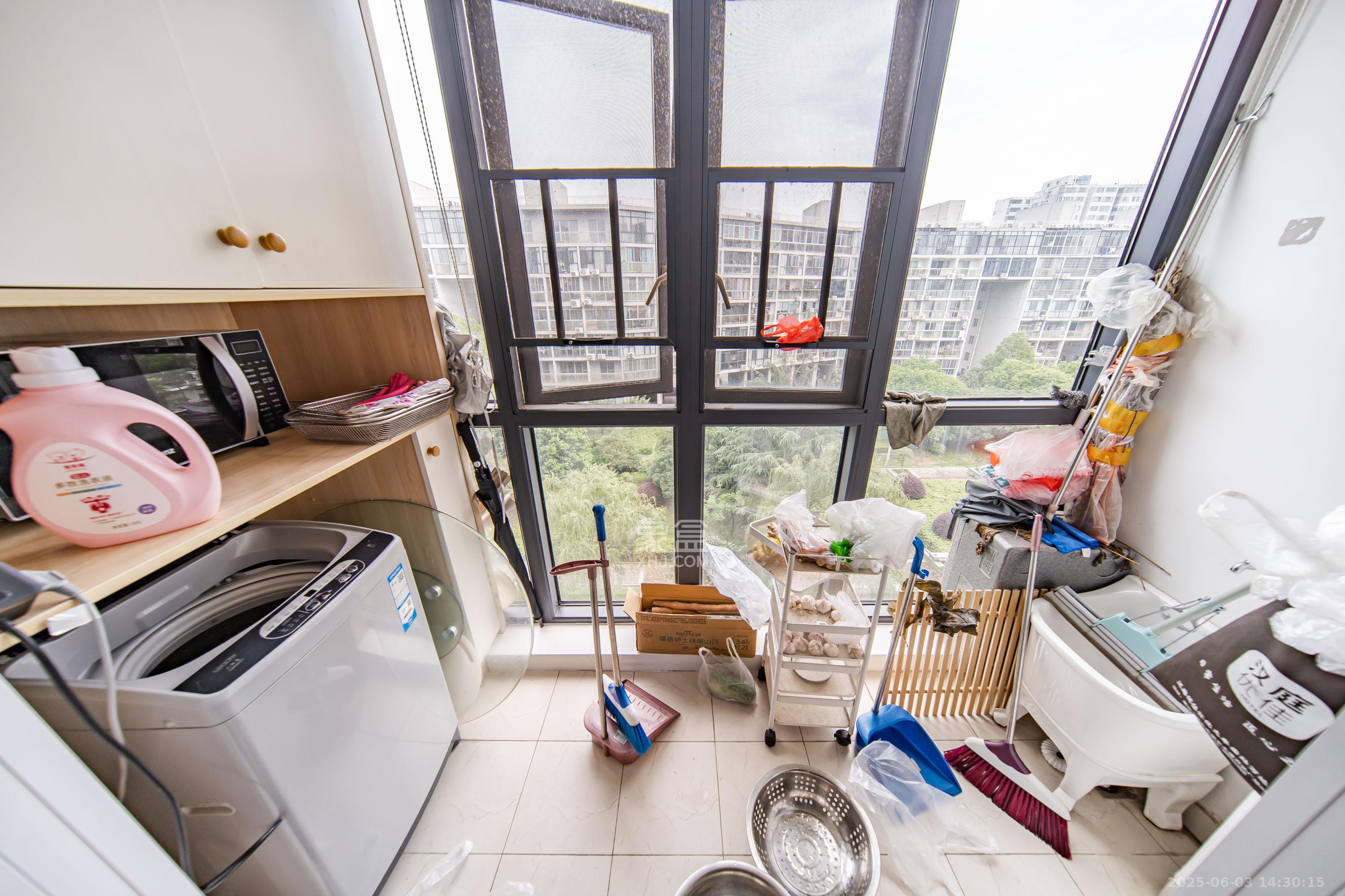 阳光100二期  4室2厅2卫    158.0万 阳光100二期  4室2厅2卫    158.0万阳台