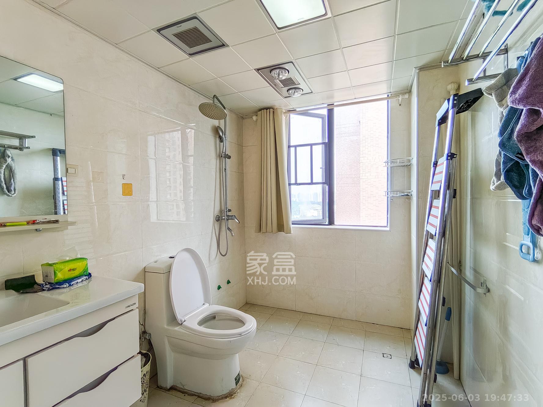 三一街区 3室2厅2卫 83.8万 三一街区 3室2厅2卫 83.8万卫生间