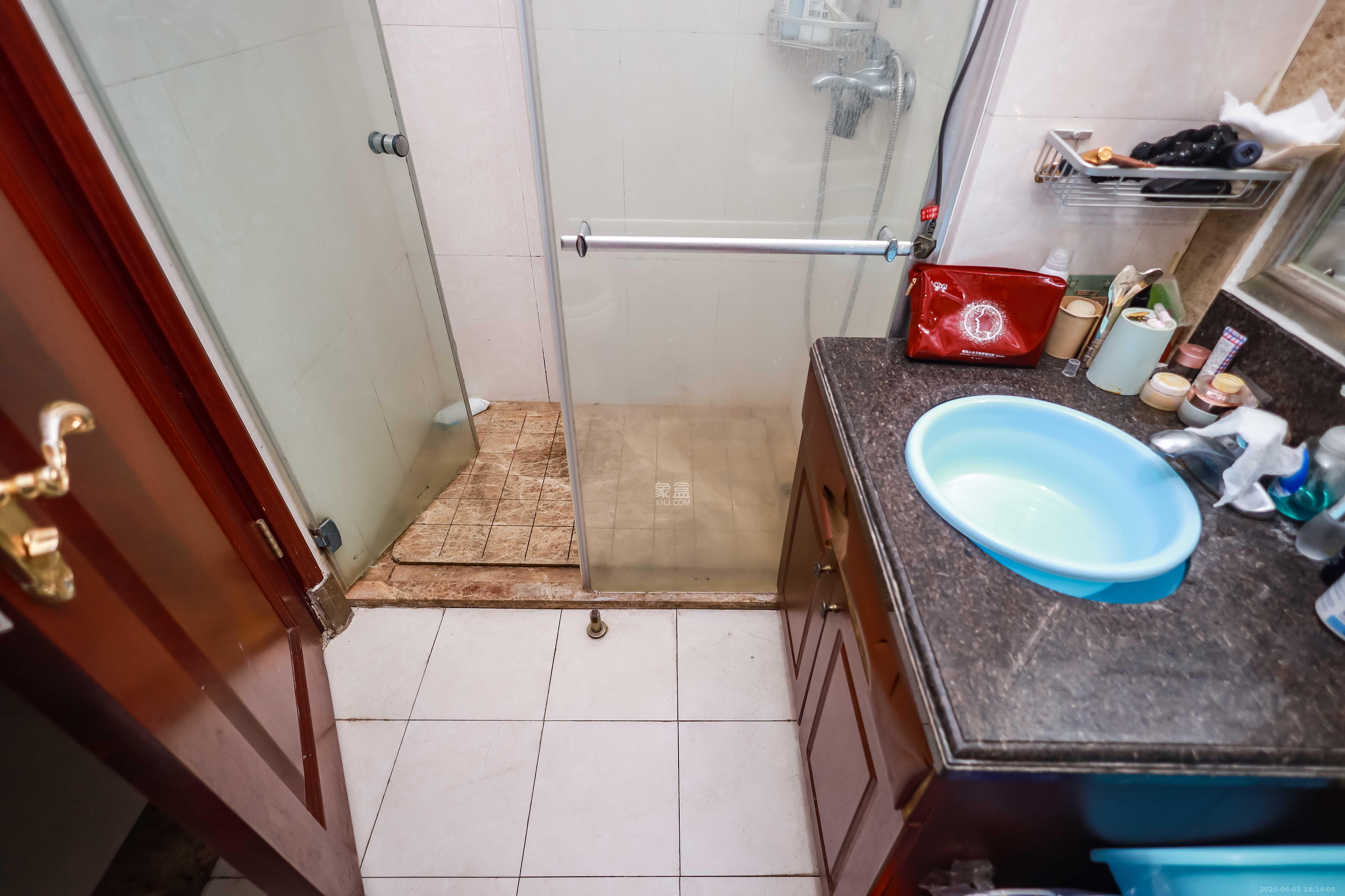 恒大华府 1室1厅1卫 18.5万 恒大华府 1室1厅1卫 18.5万卫生间