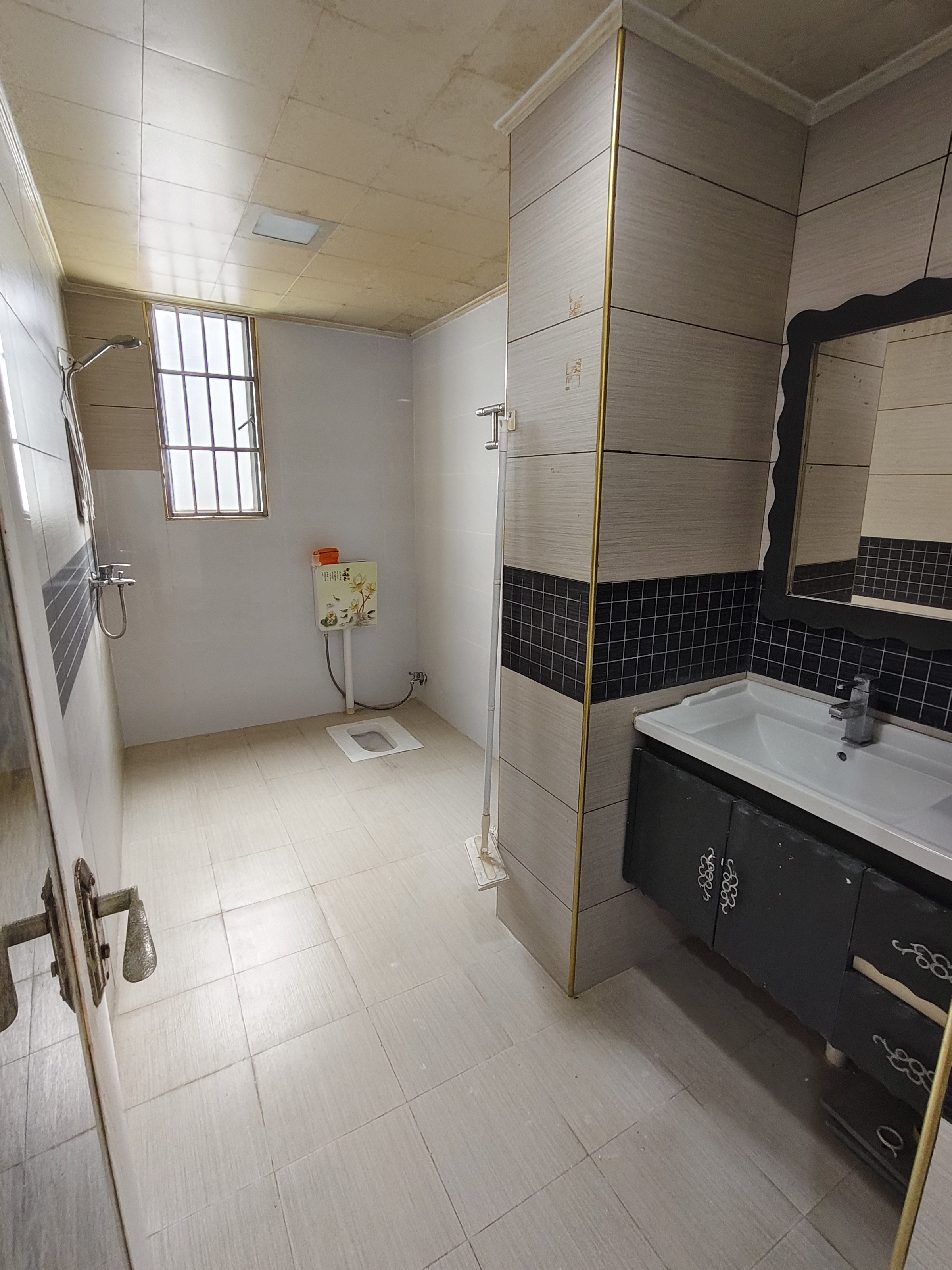 玉龙湾 4室2厅2卫 2800.0元/月 玉龙湾 4室2厅2卫 2800.0元/月室内图