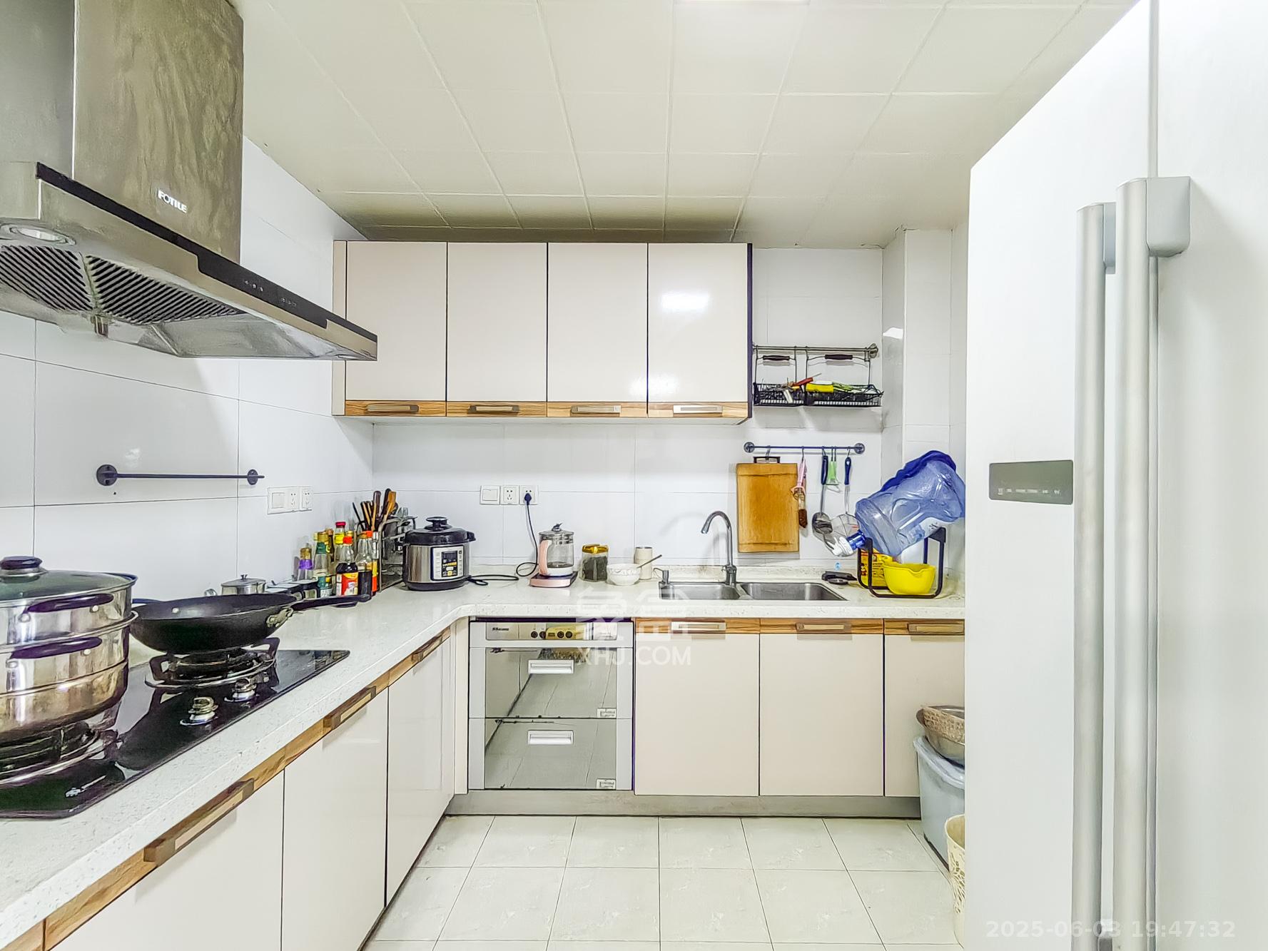 三一街区 3室2厅2卫 83.8万 三一街区 3室2厅2卫 83.8万厨房