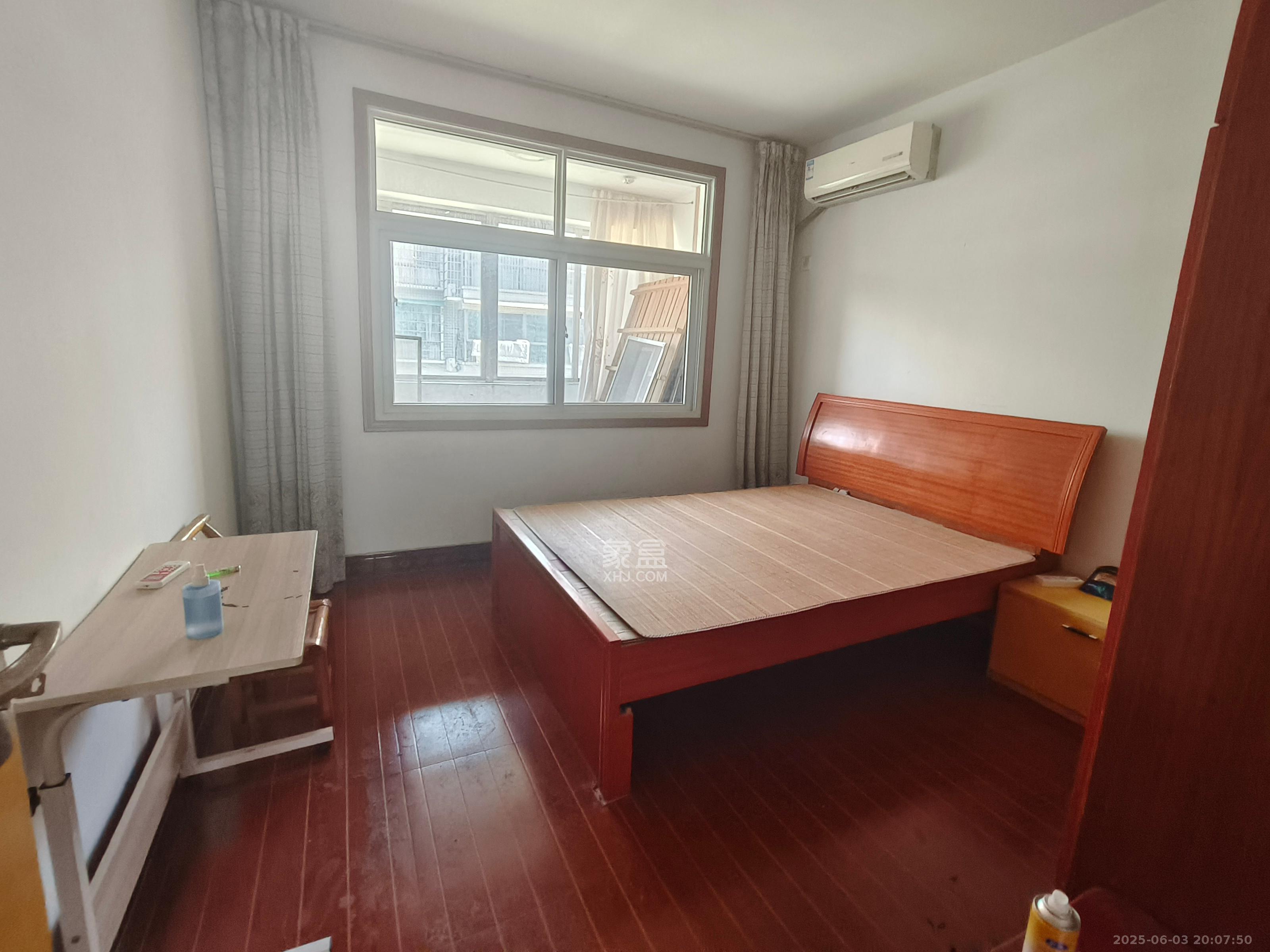 麓谷沐春园 3室2厅1卫 2300.0元/月 麓谷沐春园 3室2厅1卫 2300.0元/月室内图