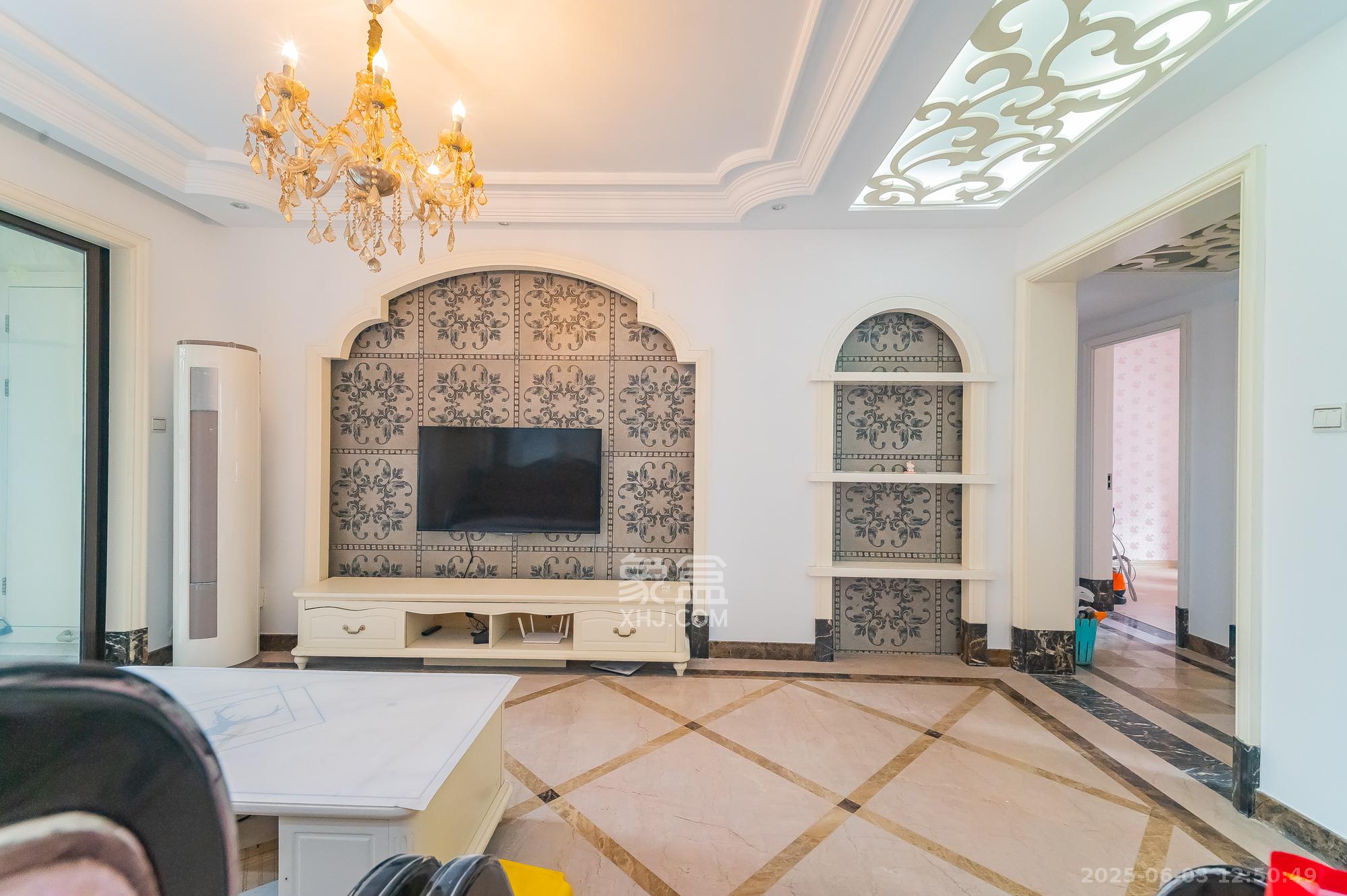 华润凤凰城三期  3室2厅1卫    89.8万客厅