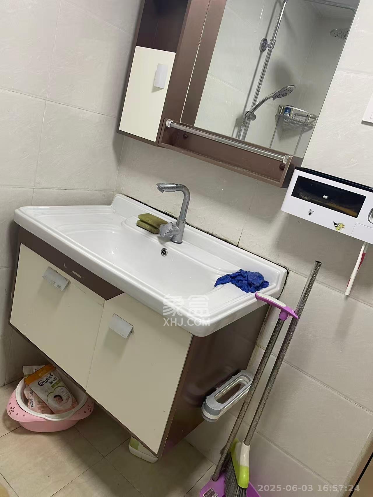 海伦春天  2室2厅1卫   1800.00元/月室内图