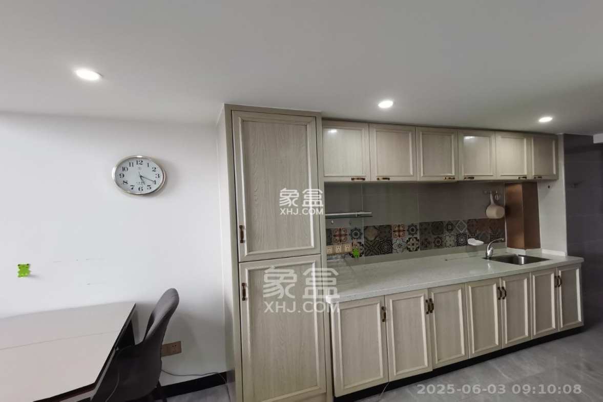 裕天国际商汇中心 1室1厅1卫 2200.0元/月 裕天国际商汇中心 1室1厅1卫 2200.0元/月室内图