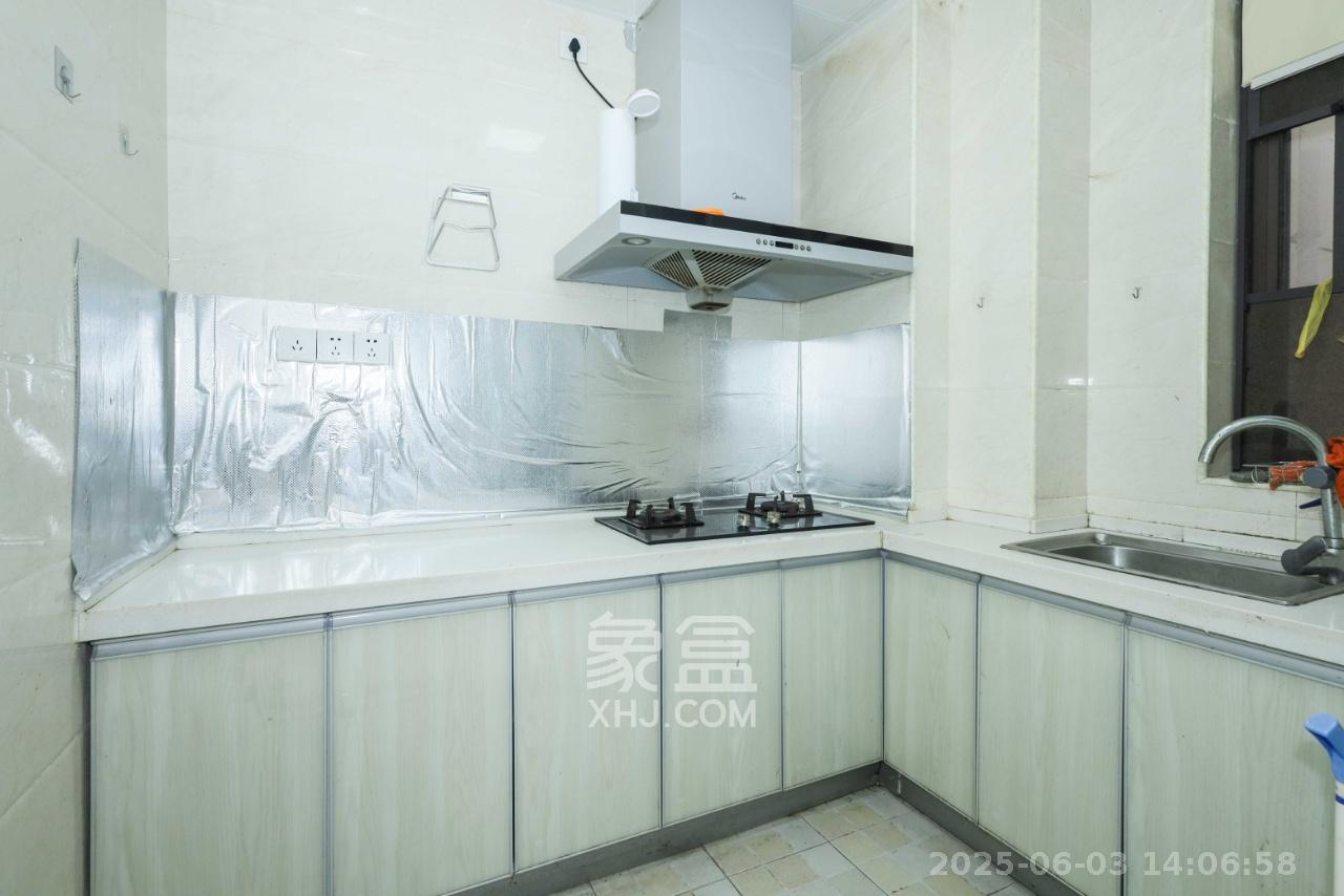 卓越浅水湾  3室2厅2卫   2800.00元/月室内图