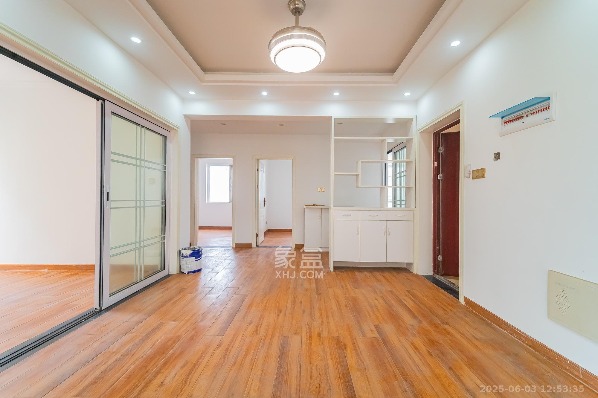 MOMA当代广场  4室2厅1卫    103.8万客厅