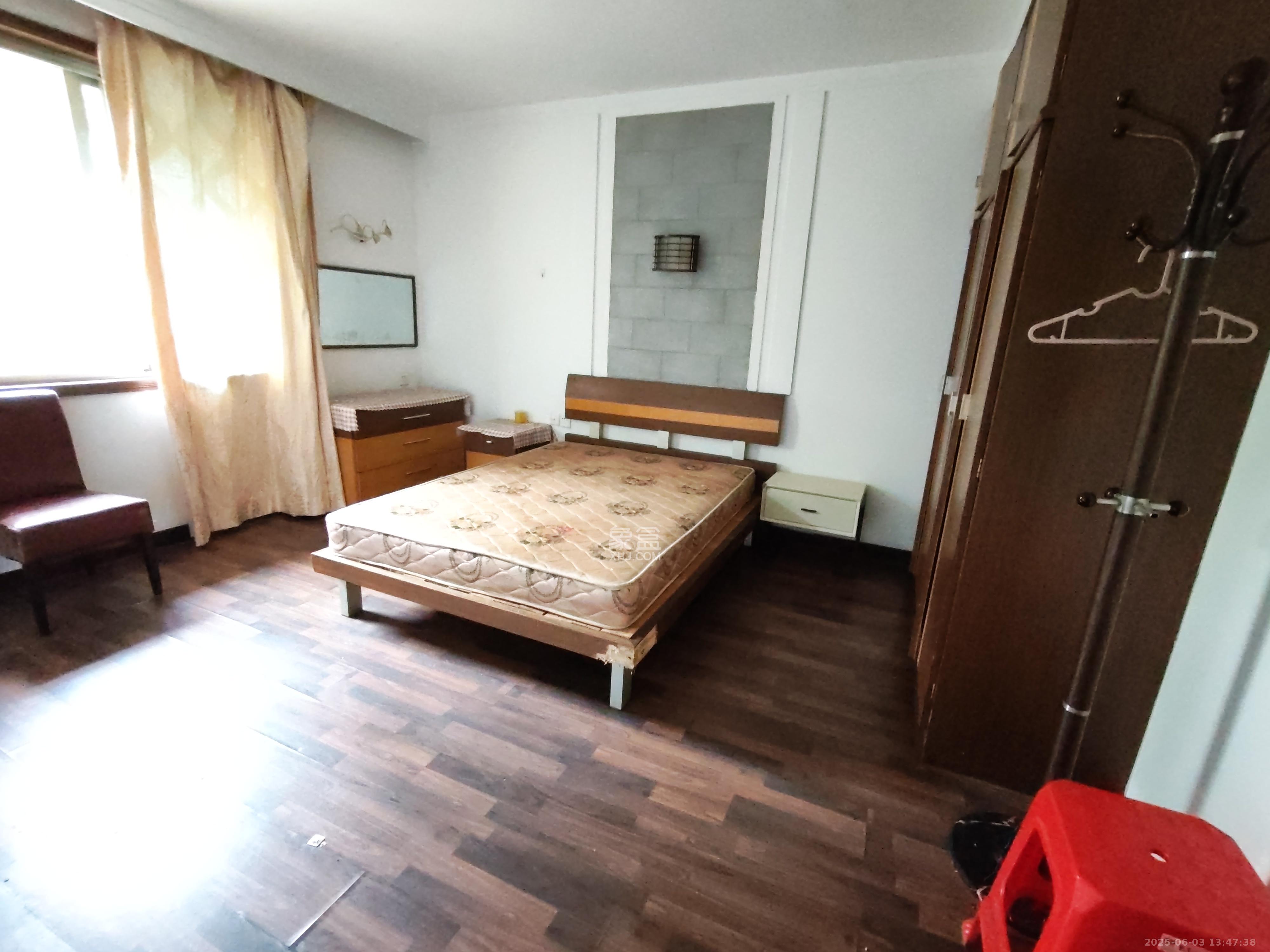 解放四村363号新族公寓 3室1厅1卫 1800.0元/月 解放四村363号新族公寓 3室1厅1卫 1800.0元/月室内图