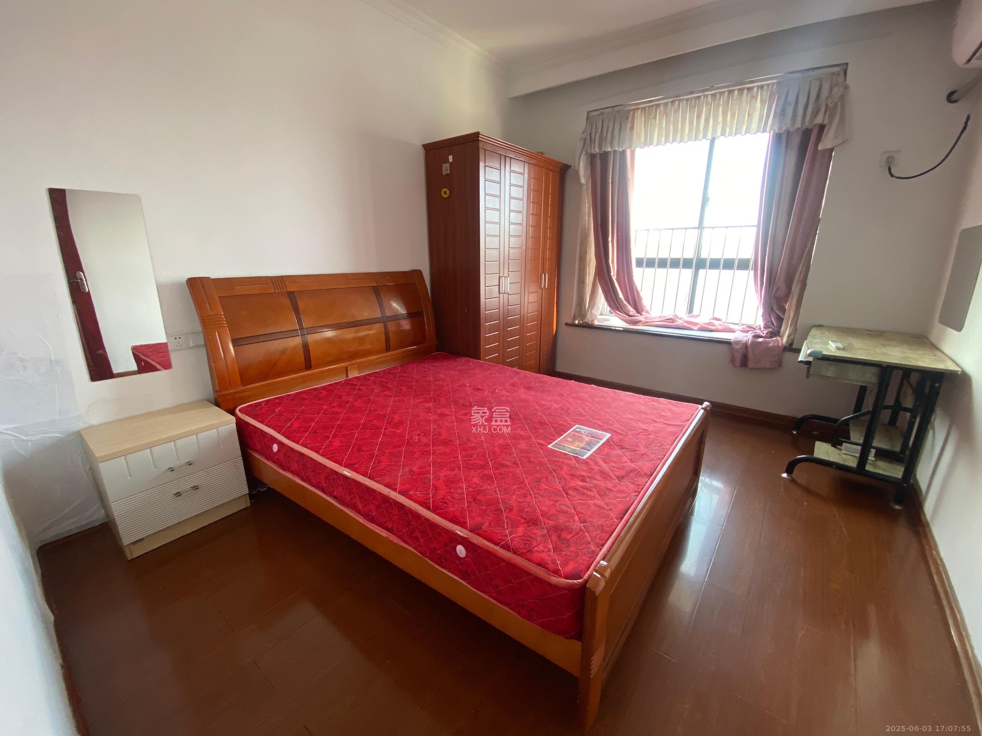 海拔东方  2室1厅1卫    1700.0元/月室内图