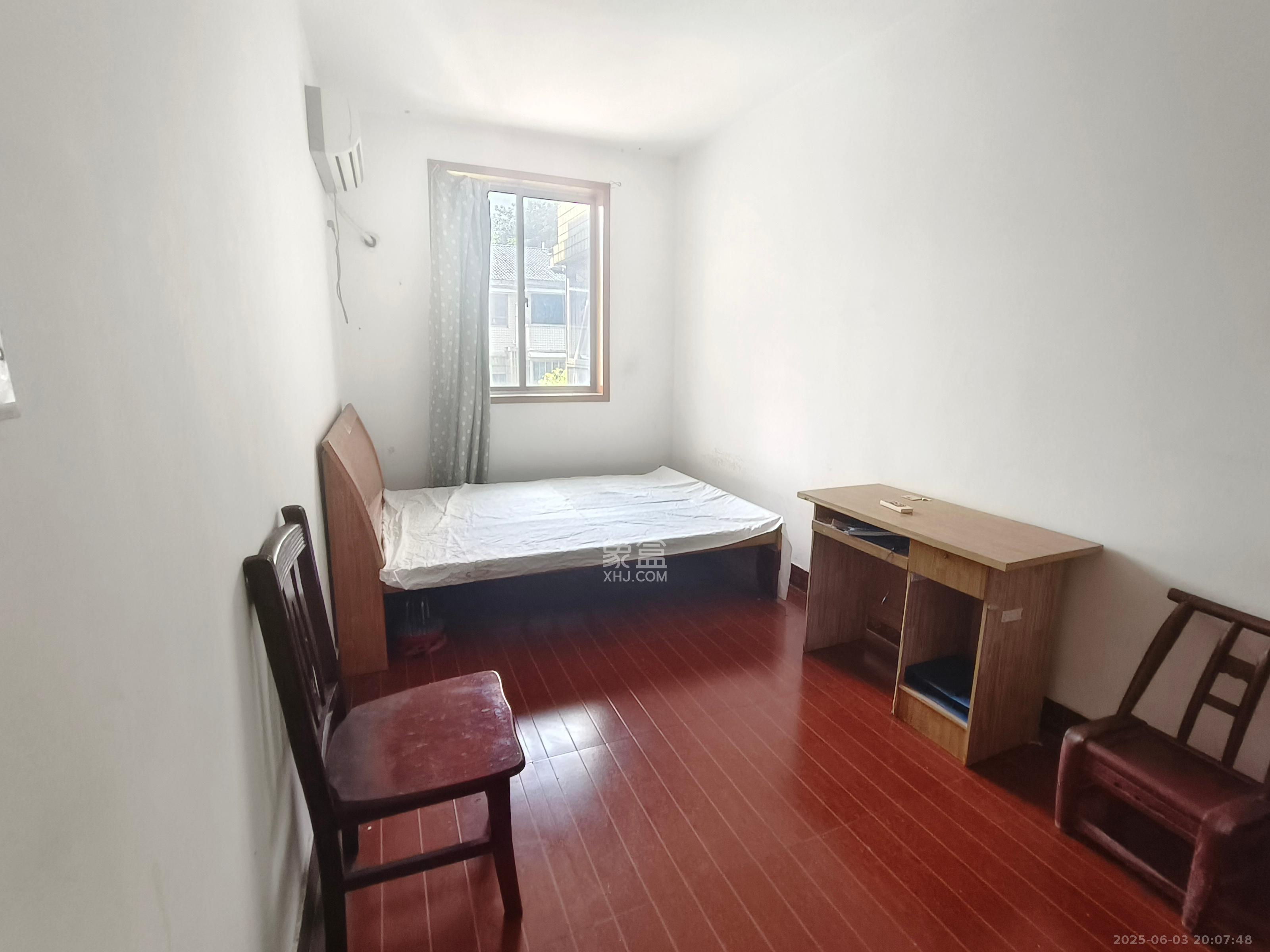 麓谷沐春园 3室2厅1卫 2300.0元/月 麓谷沐春园 3室2厅1卫 2300.0元/月室内图