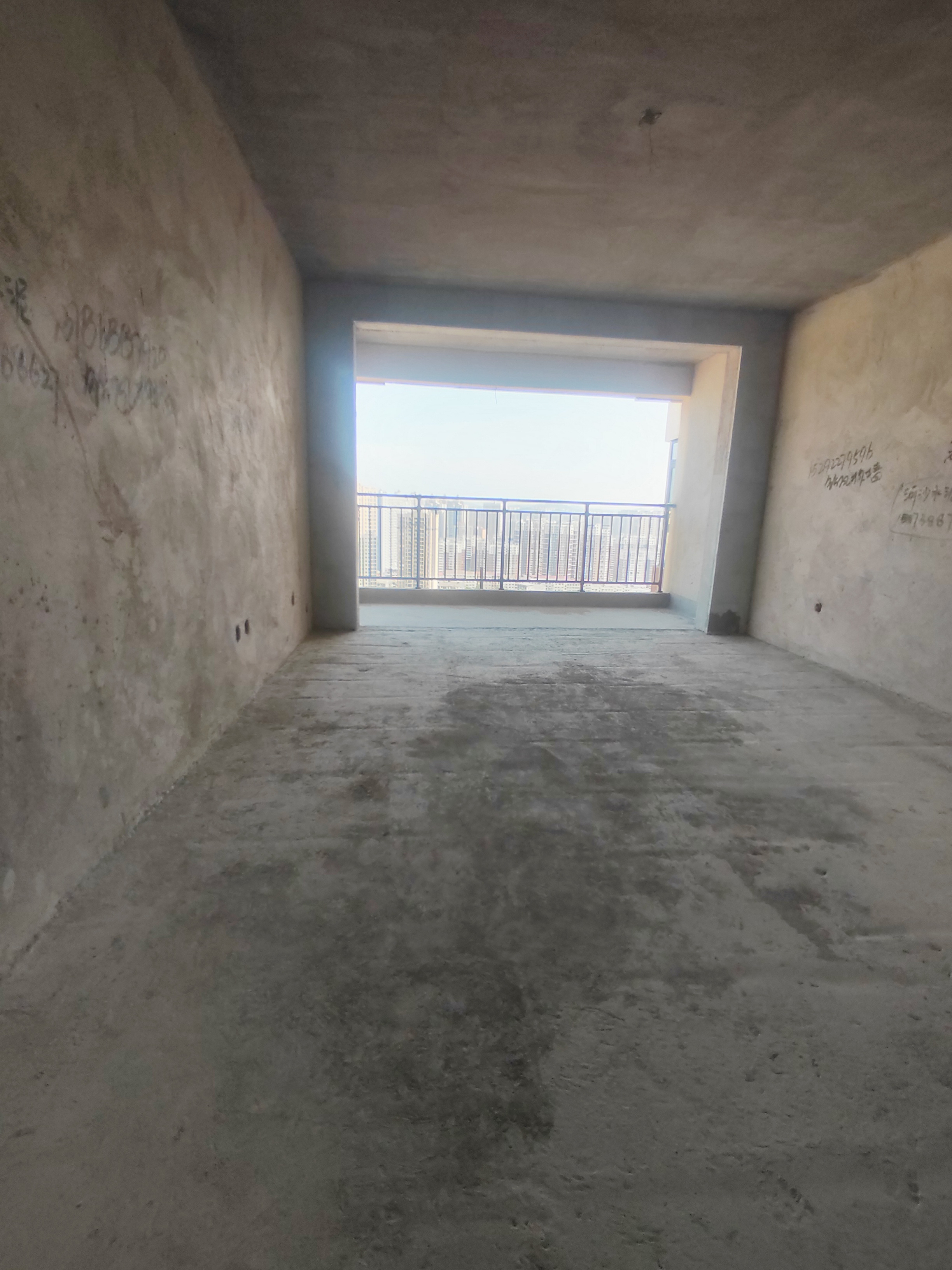 城投文庭  4室2厅2卫    85.8万客厅