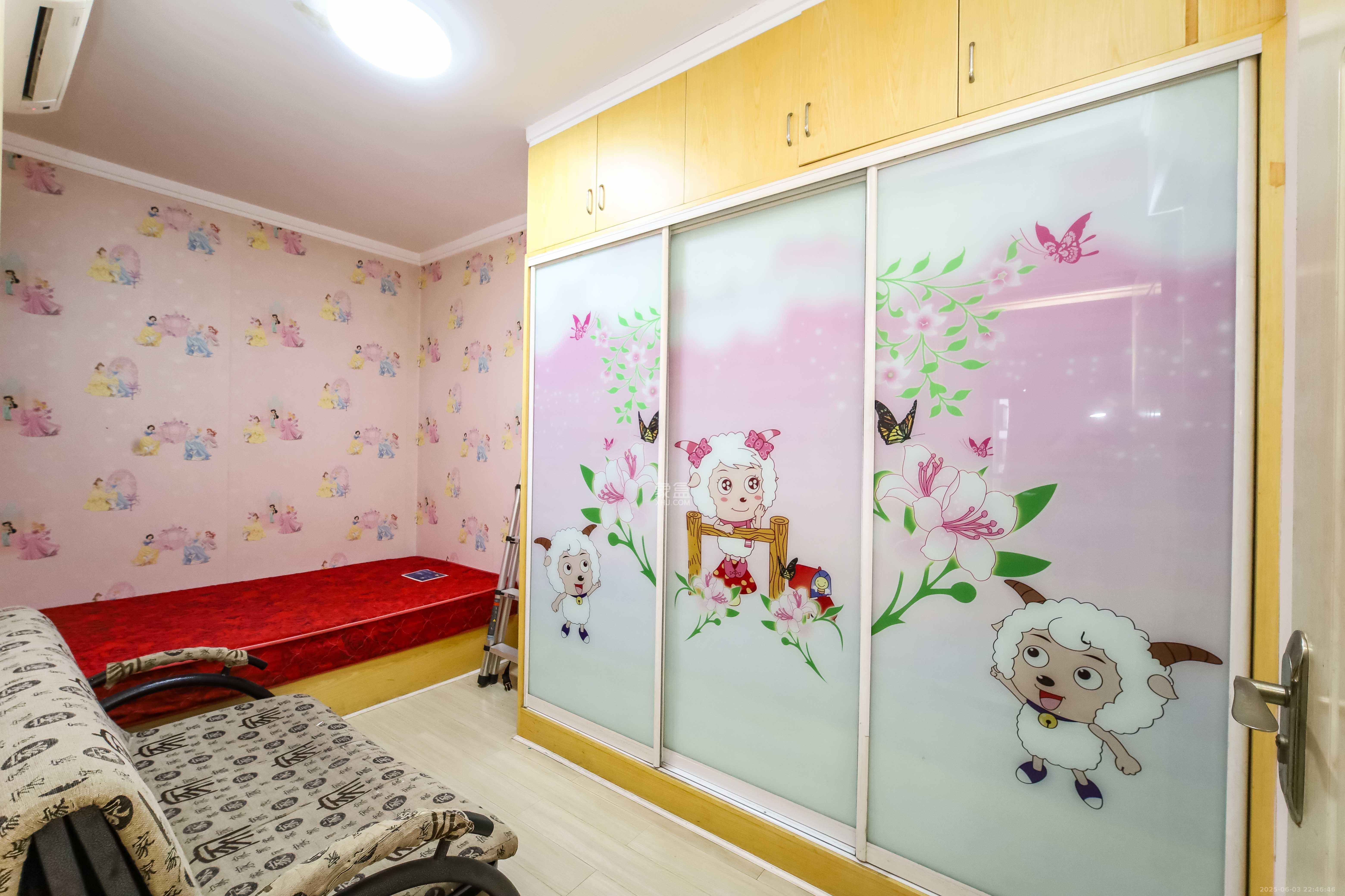 上东辛顿公寓  3室2厅2卫   85.00万卧室