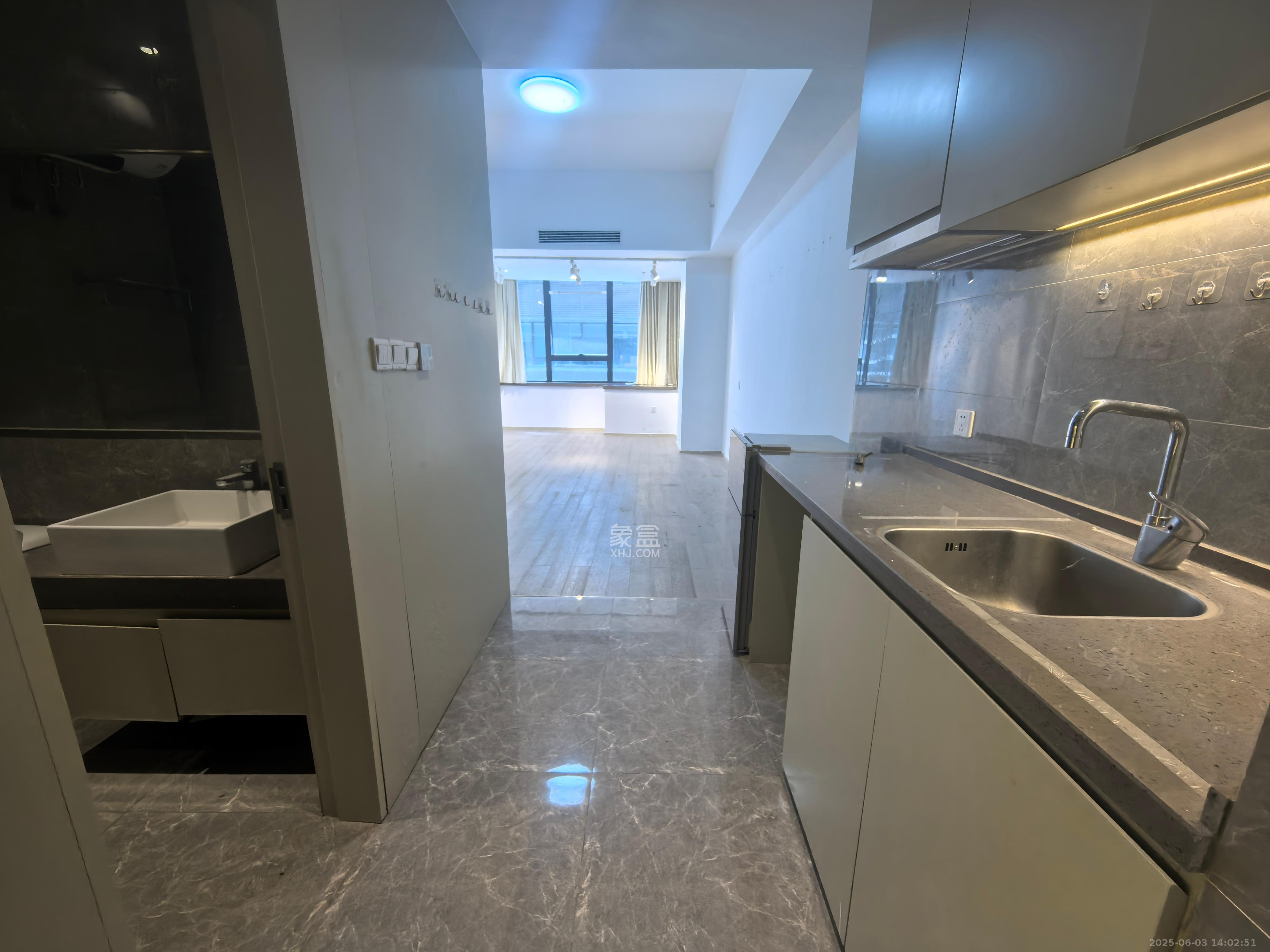 天祥水晶湾   46.93㎡      2300.0元/月室内图