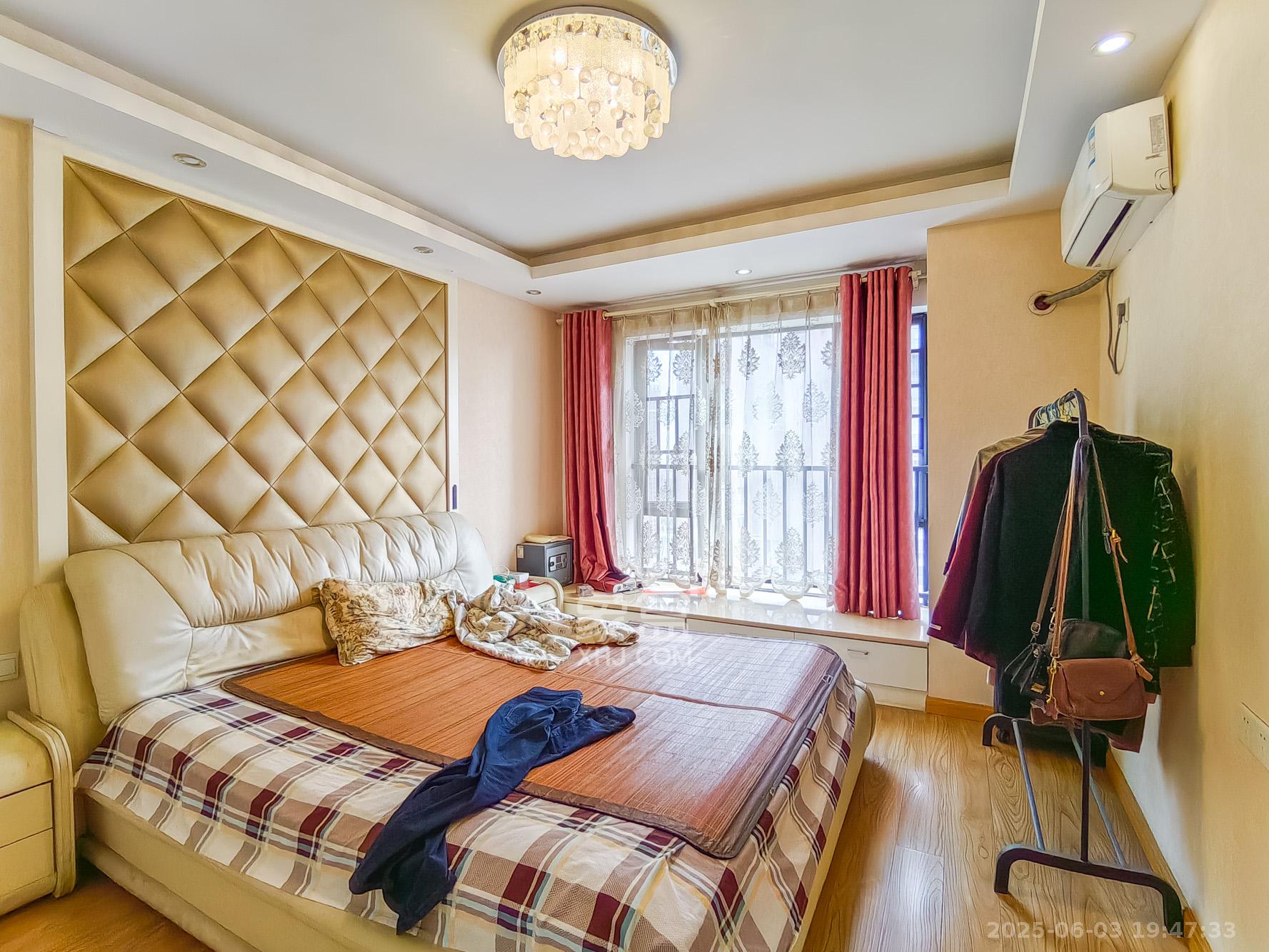 三一街区 3室2厅2卫 83.8万 三一街区 3室2厅2卫 83.8万卧室