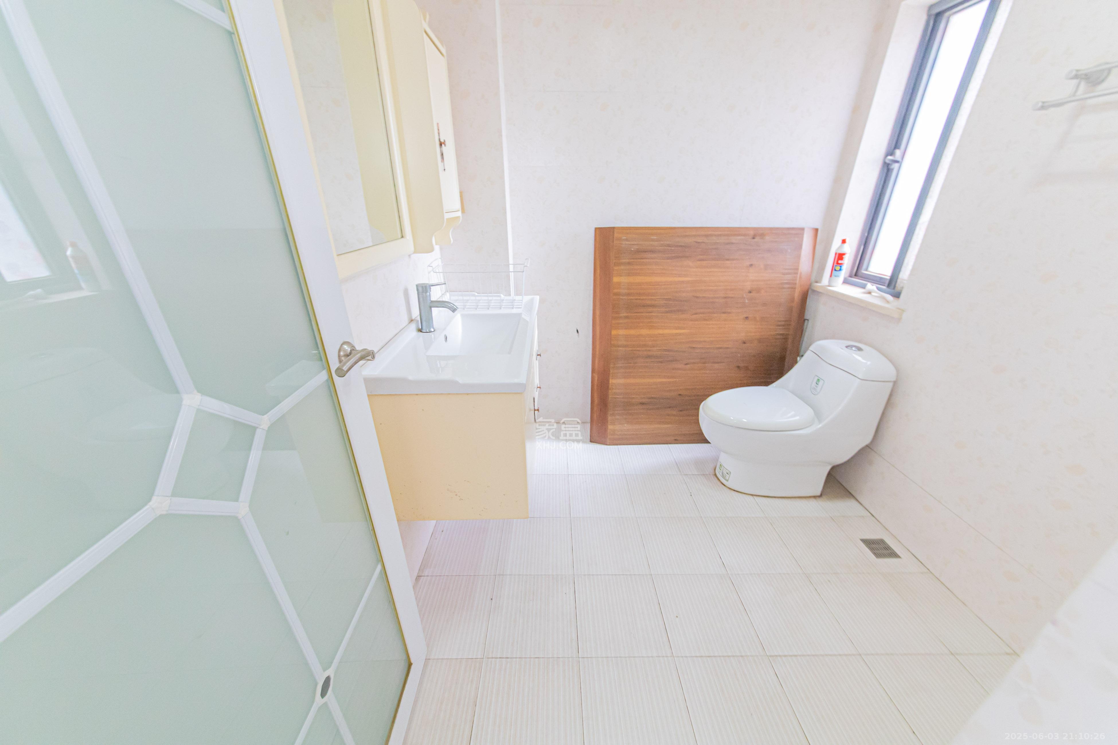 保利花园 3室2厅2卫 97.0万 保利花园 3室2厅2卫 97.0万卫生间