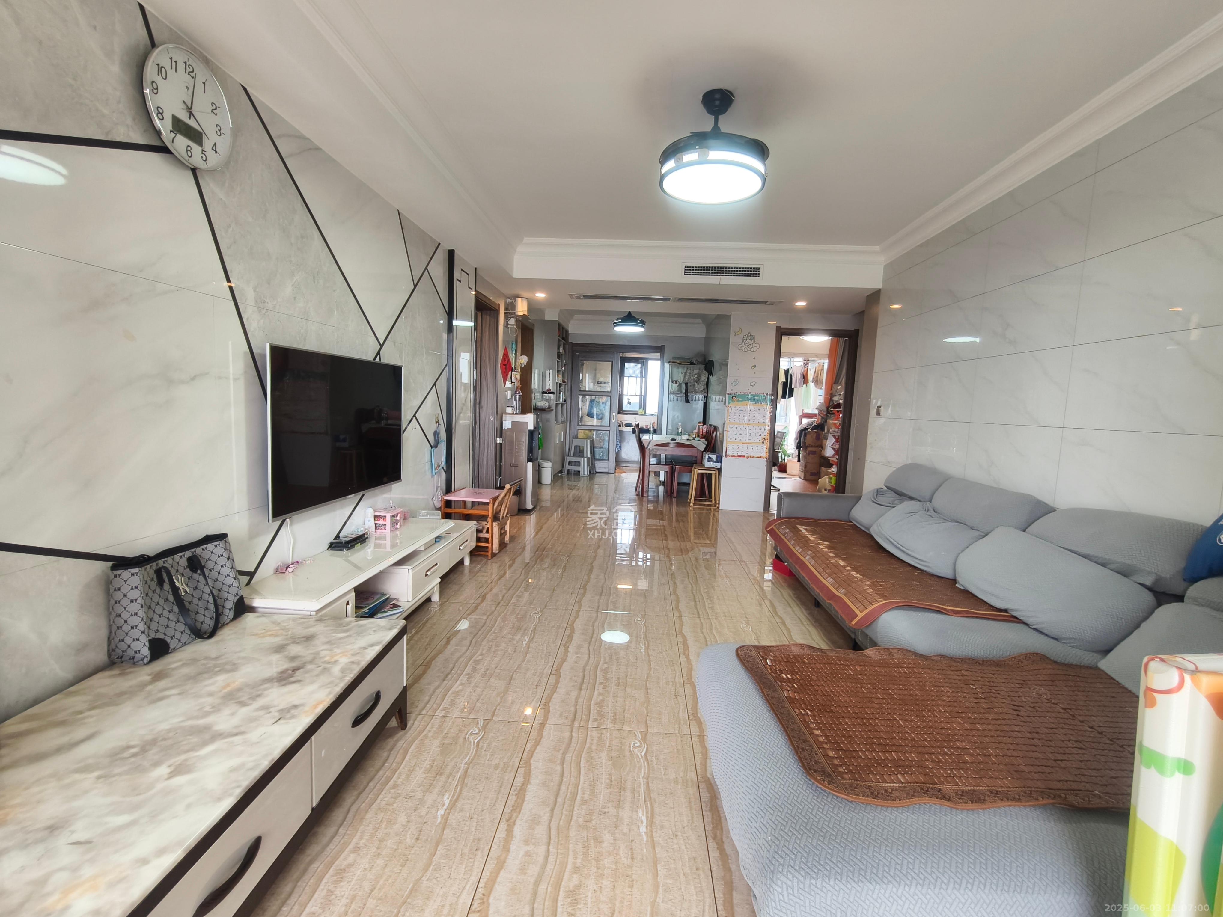 碧桂园星城首府 3室2厅2卫 3600.0元/月 碧桂园星城首府 3室2厅2卫 3600.0元/月室内图