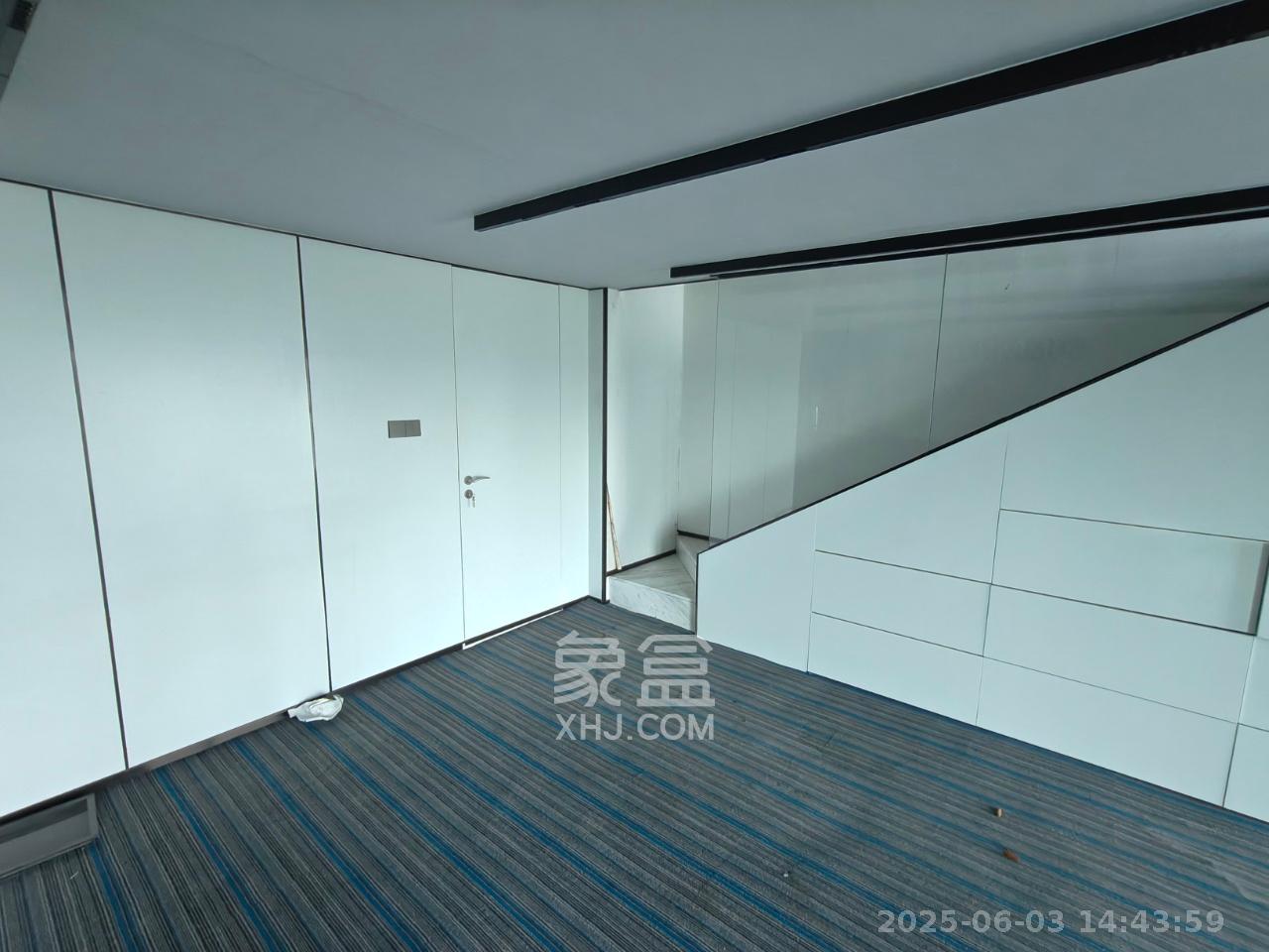 绿地V岛  2室1厅1卫   4000.00元/月室内图