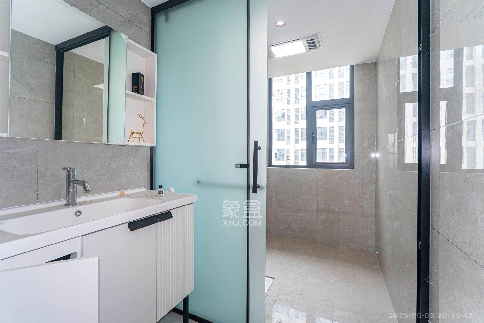 九玺铭城（九玺华府）  4室2厅2卫    112.0万卫生间