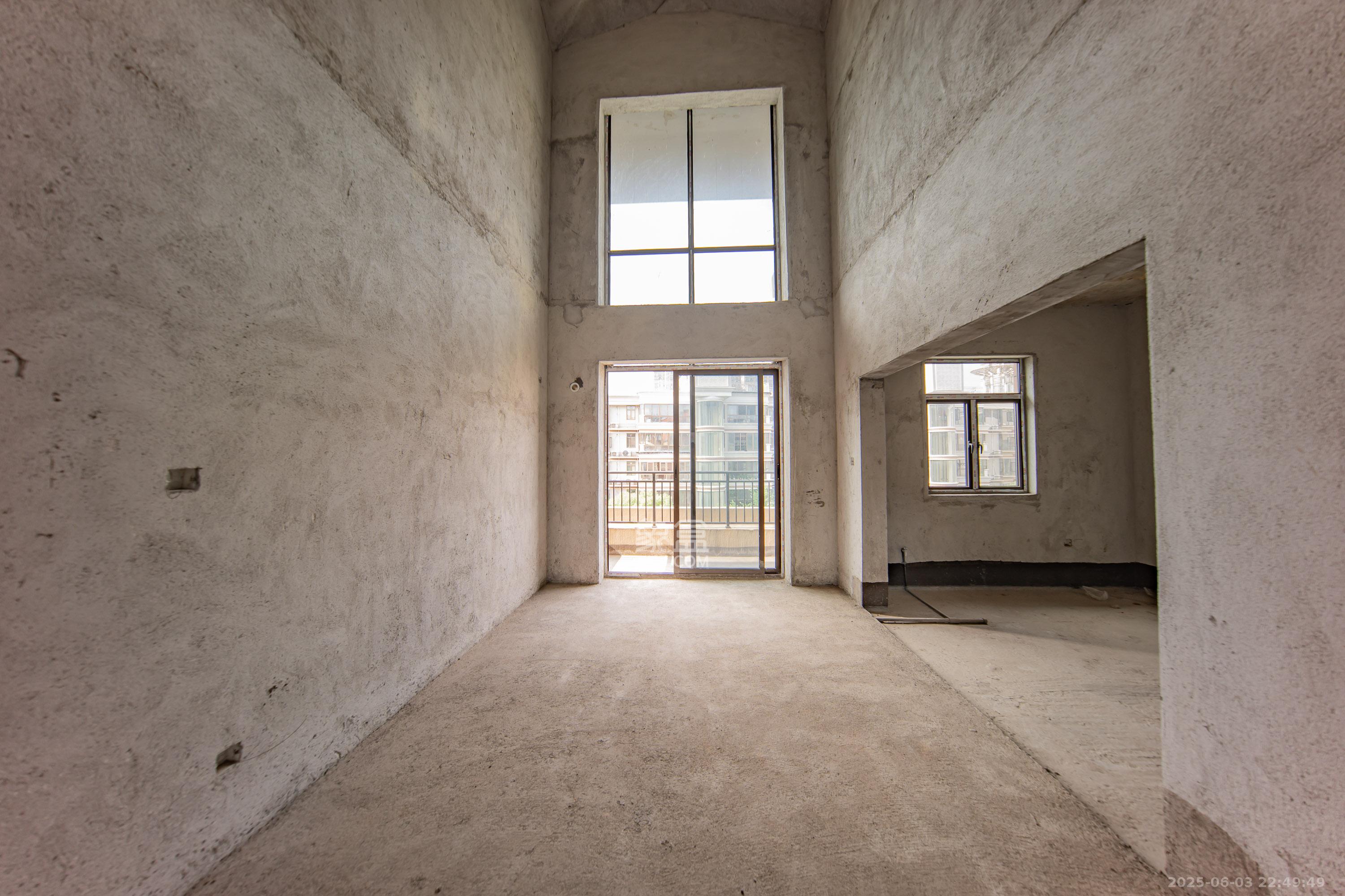 江山帝景雅墅(普罗旺斯)  7室2厅4卫    395.0万 江山帝景雅墅(普罗旺斯)  7室2厅4卫    395.0万客厅