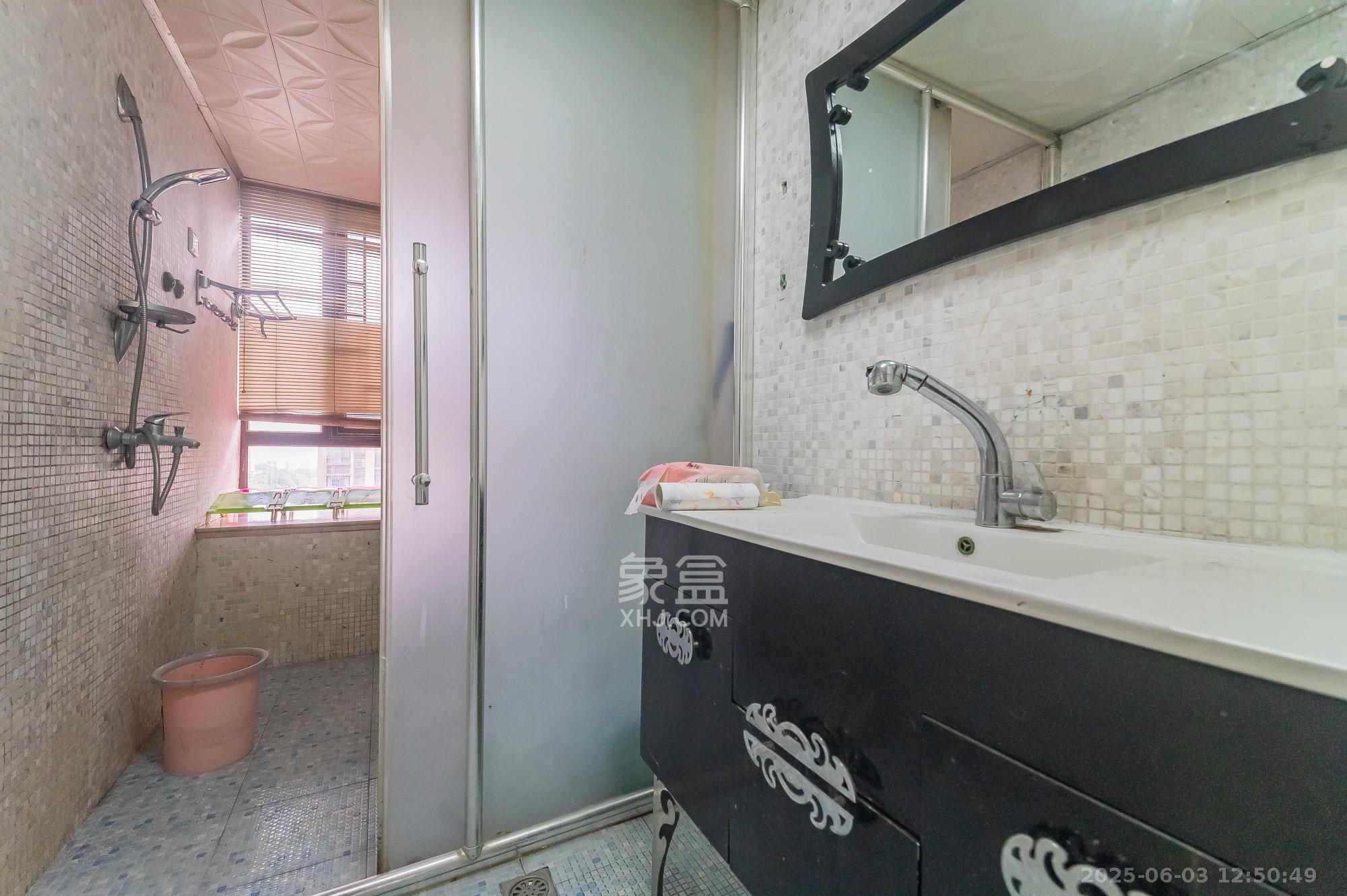 华润凤凰城三期  3室2厅1卫    89.8万卫生间