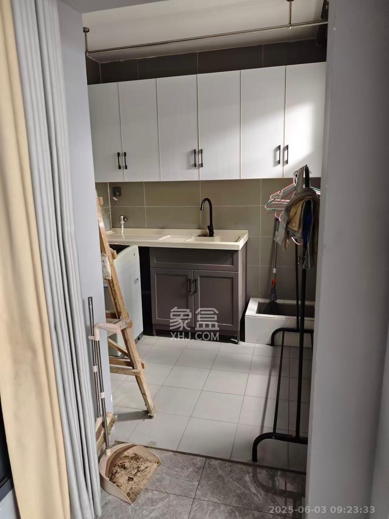 天麓尚层  4室2厅2卫    3000.0元/月 天麓尚层  4室2厅2卫    3000.0元/月