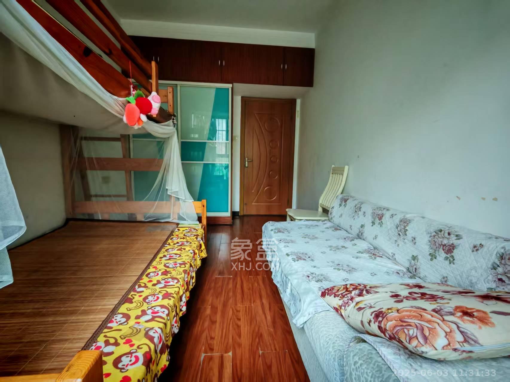 新景家园 3室2厅2卫 1300.0元/月 新景家园 3室2厅2卫 1300.0元/月室内图