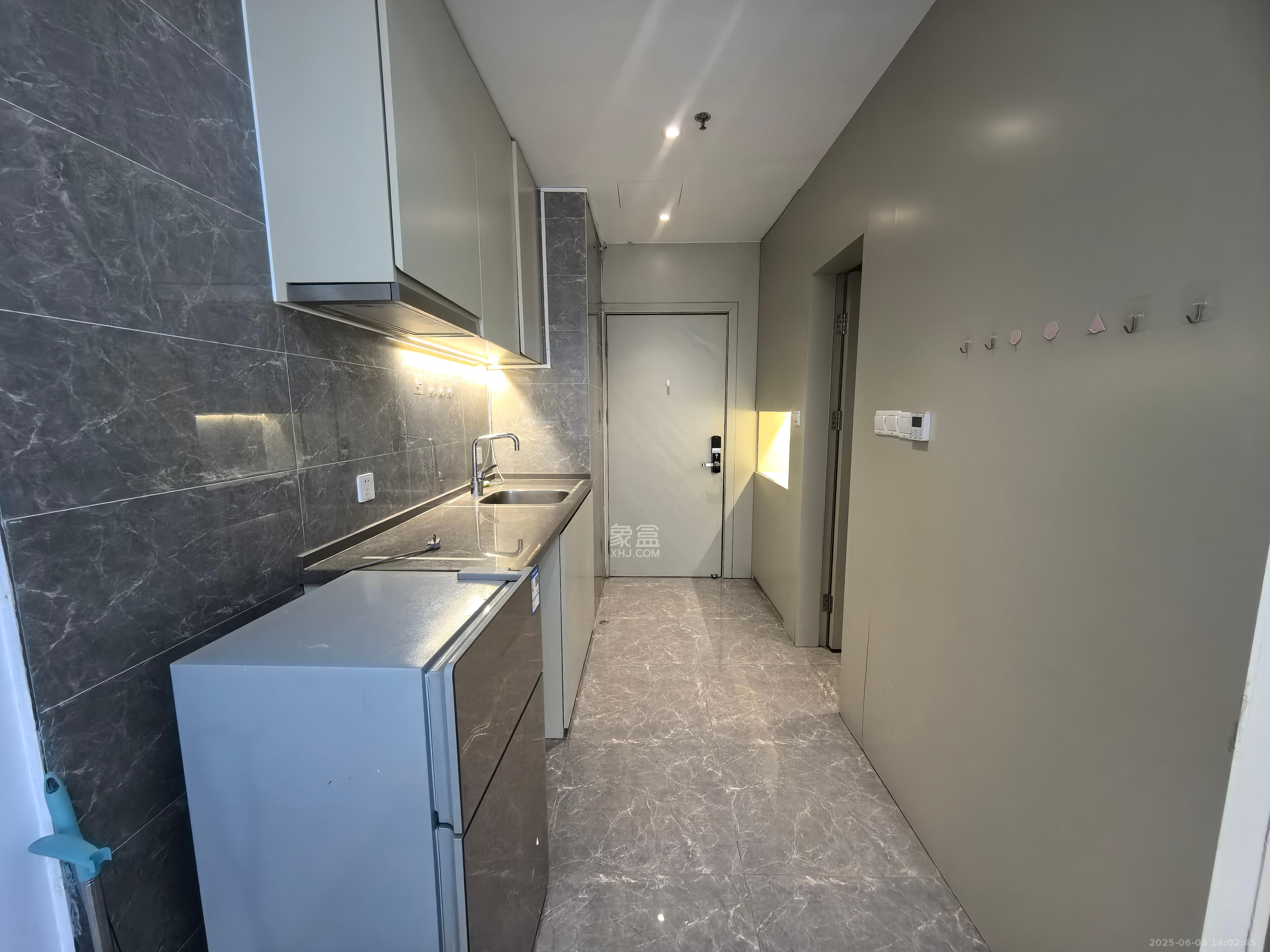 天祥水晶湾   46.93㎡      2300.0元/月室内图