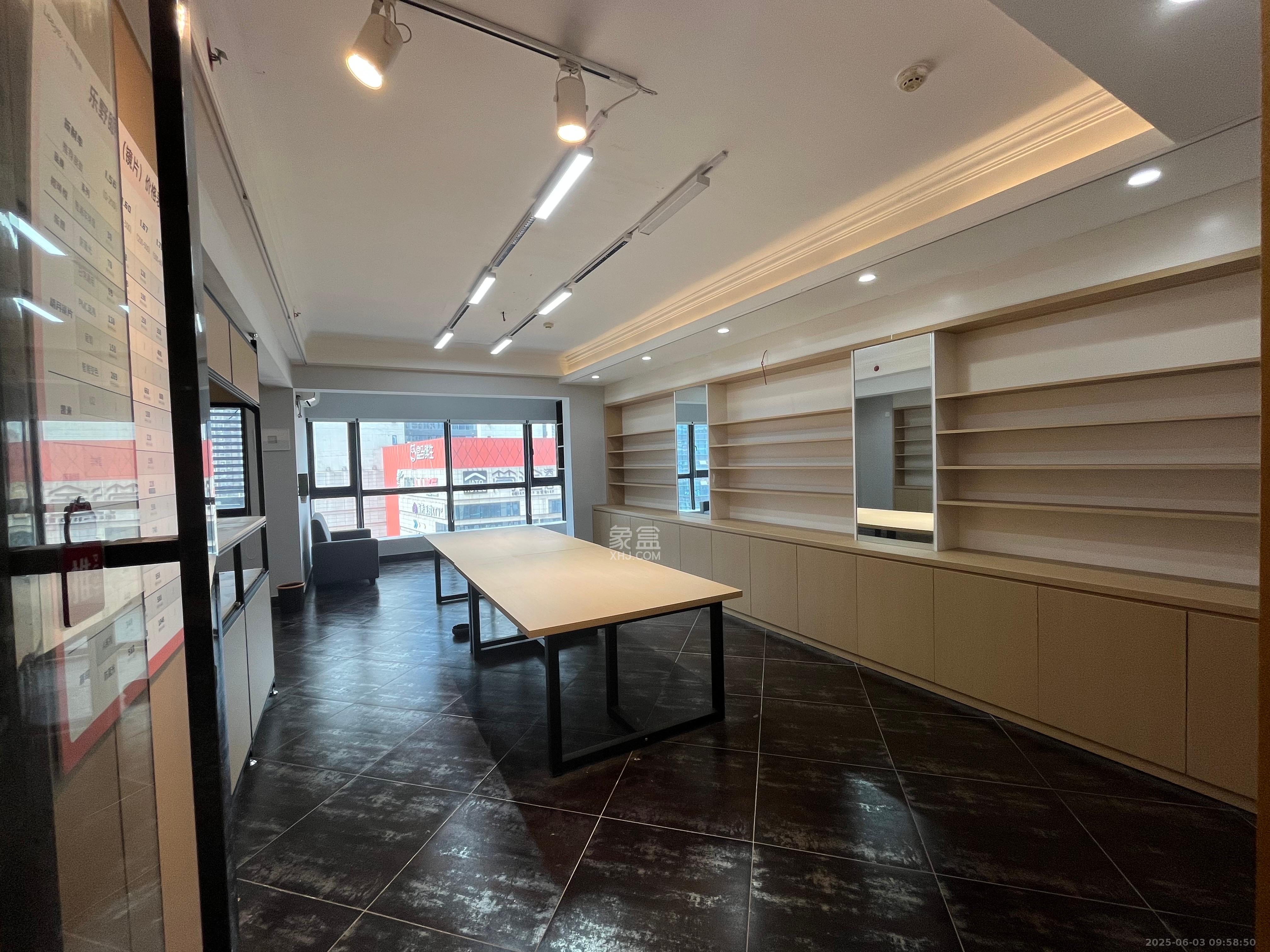 德思勤城市广场(宝格丽公寓) 1室1厅1卫 2900.0元/月 德思勤城市广场(宝格丽公寓) 1室1厅1卫 2900.0元/月室内图